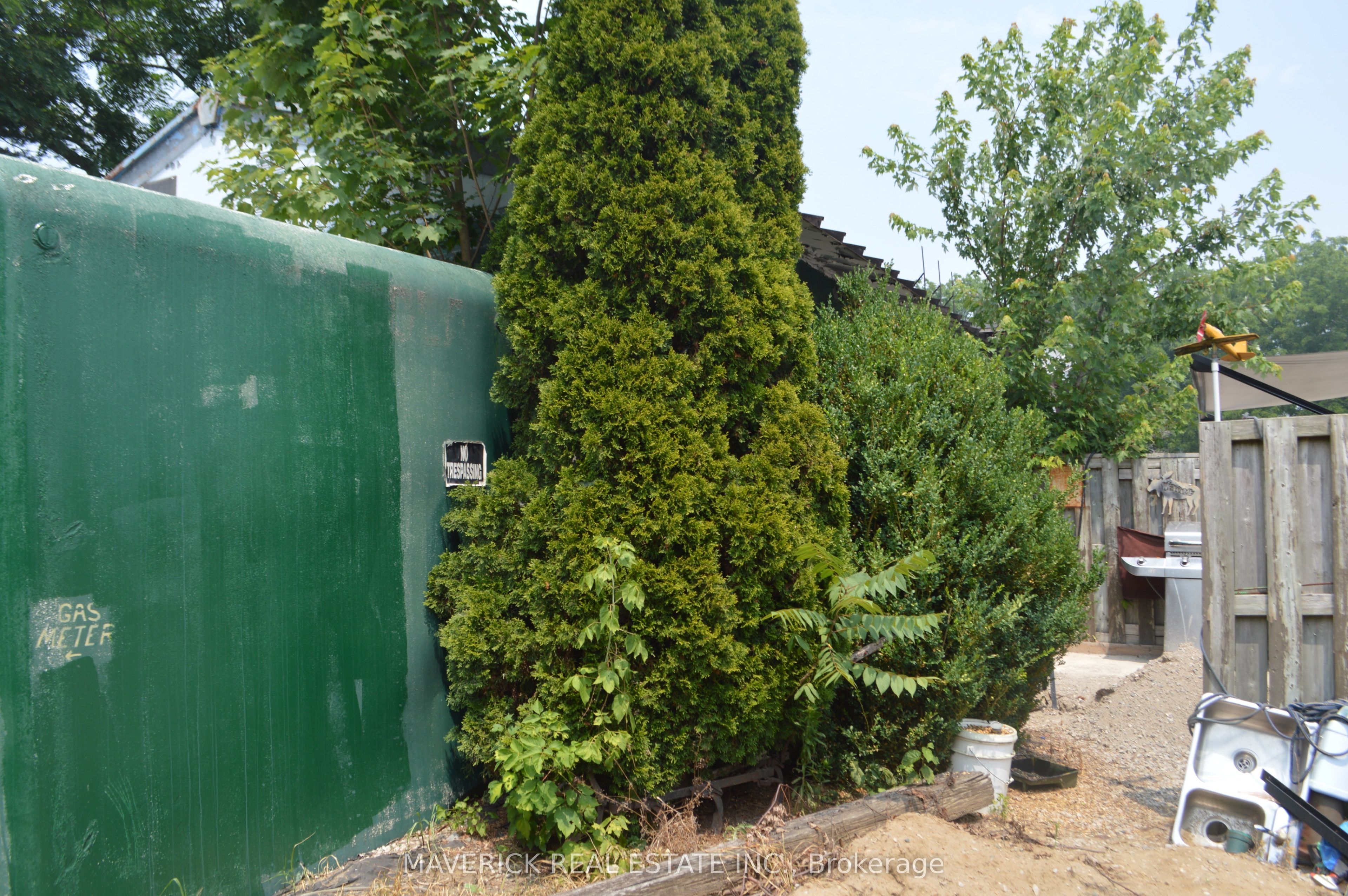 1742 Longwoods Road Property Photo 4