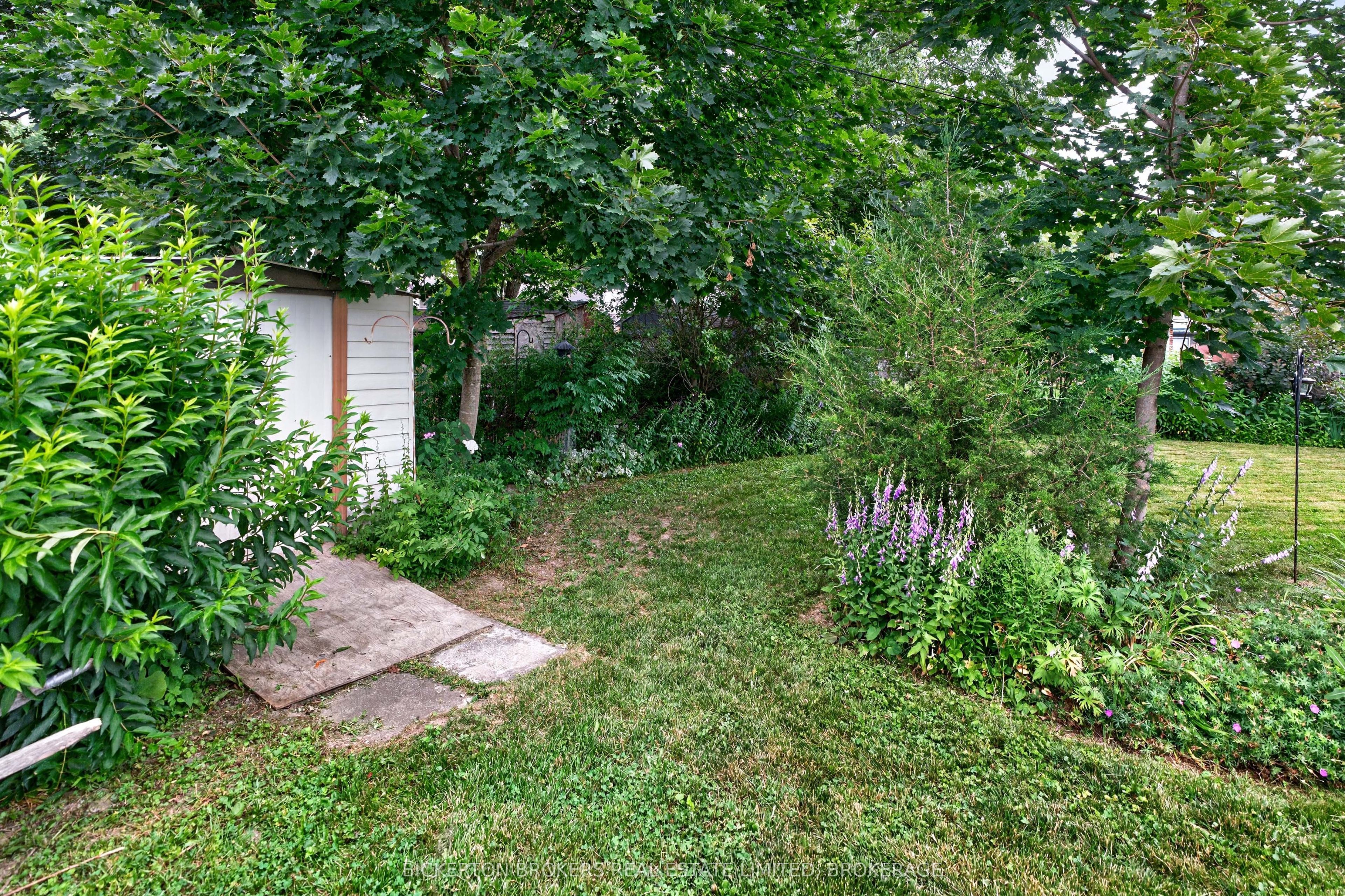 160 Elmwood Drive Property Photo 5
