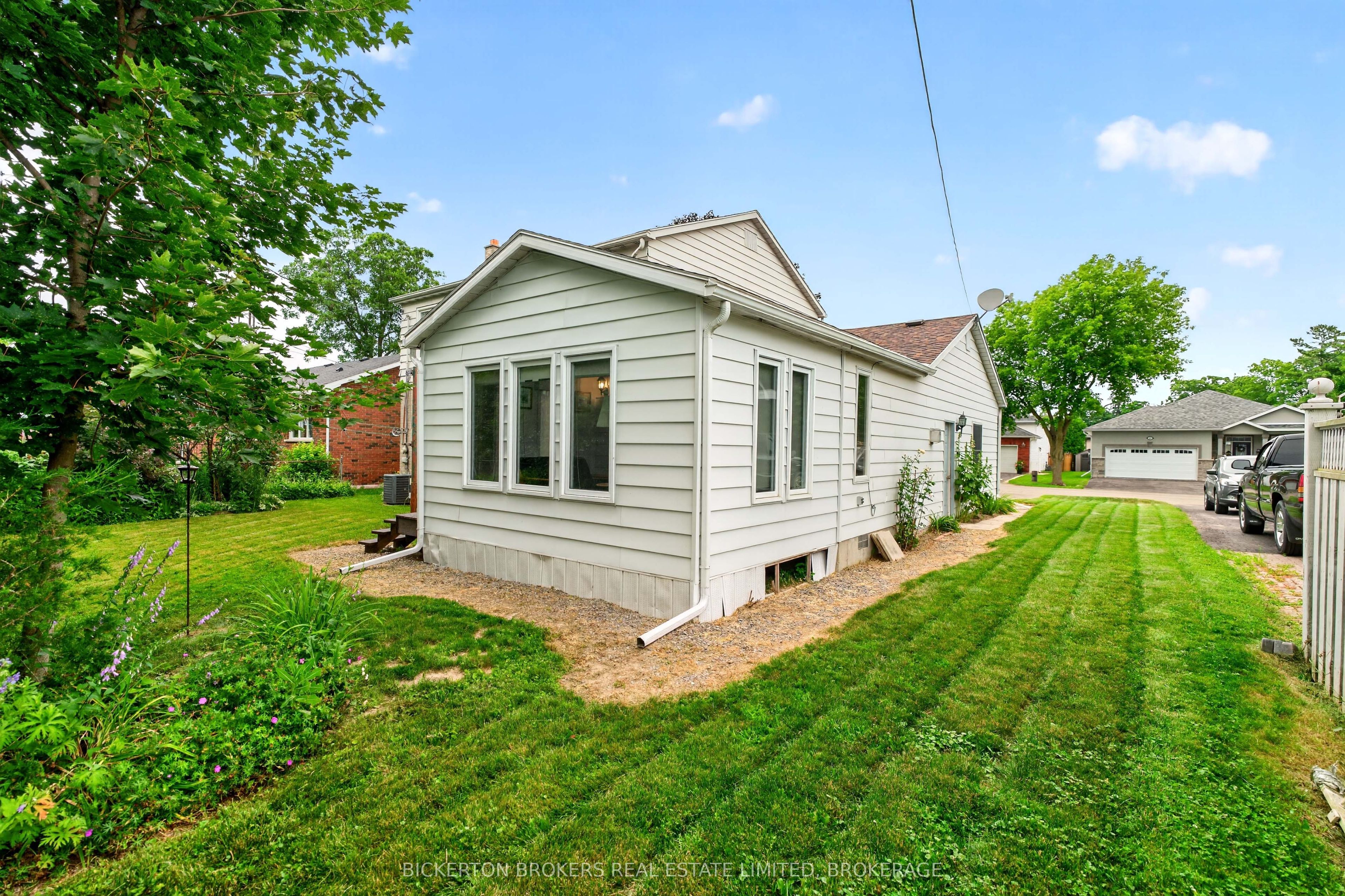 160 Elmwood Drive Property Photo 6