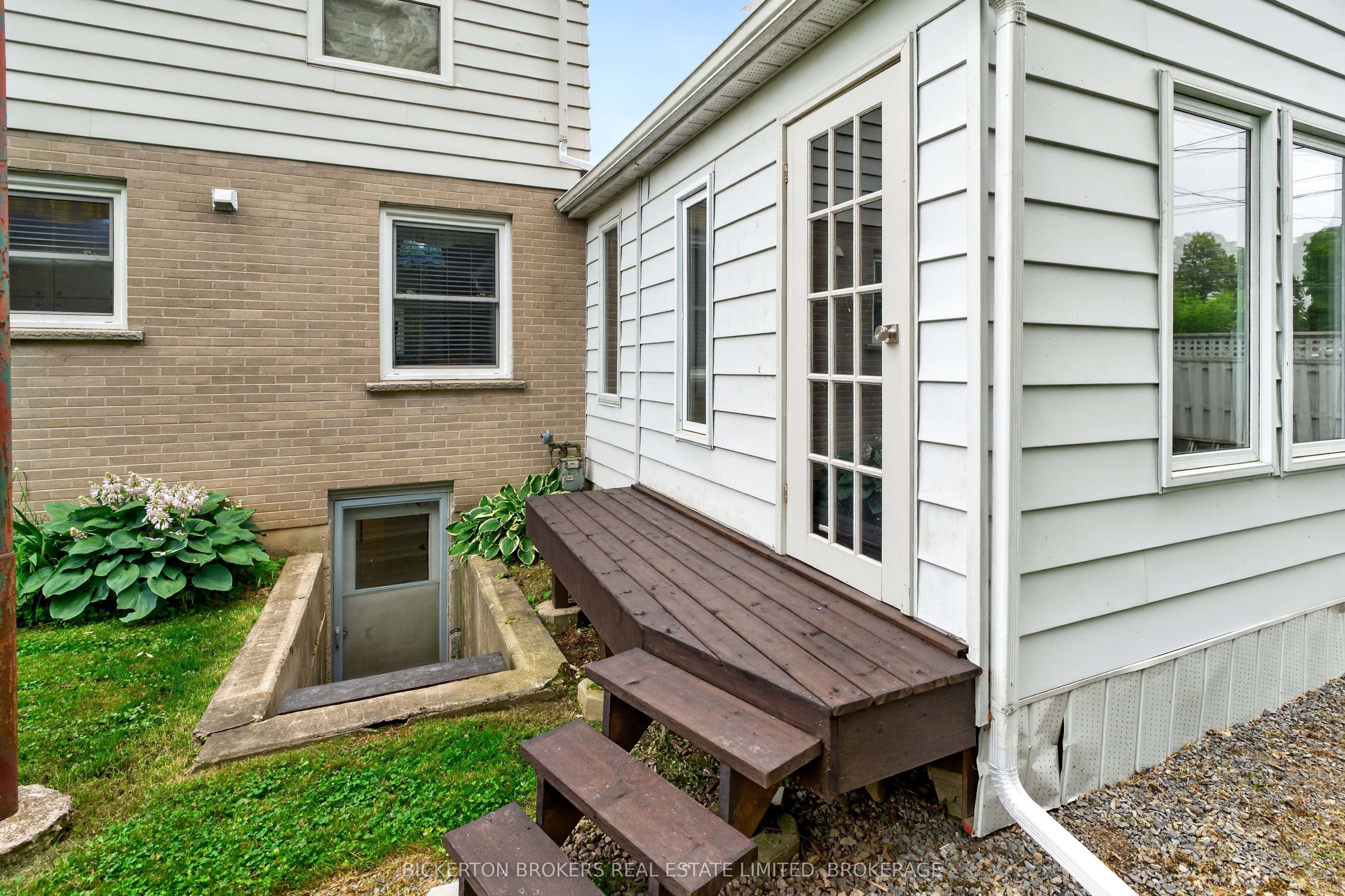 160 Elmwood Drive Property Photo 8