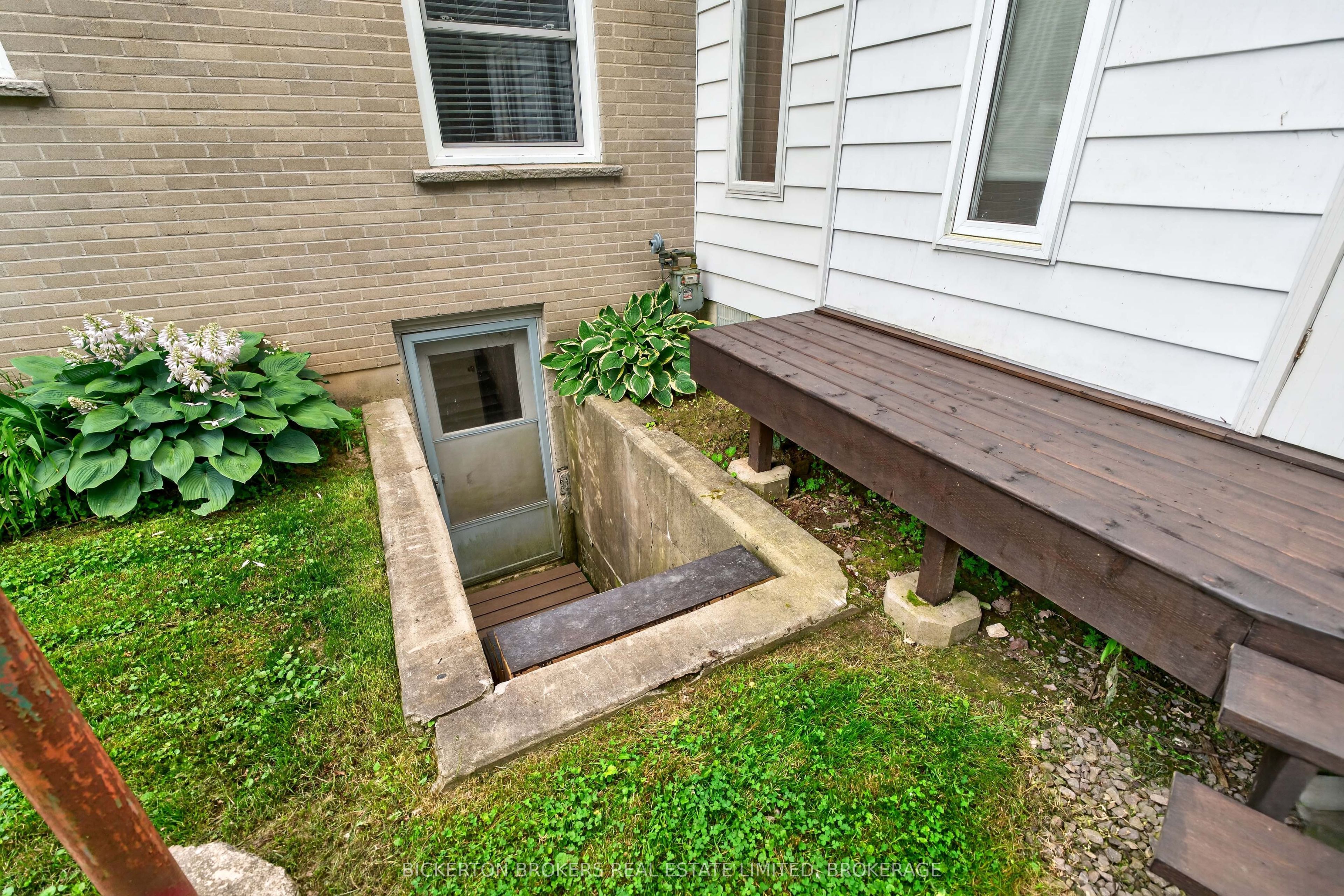 160 Elmwood Drive Property Photo 9