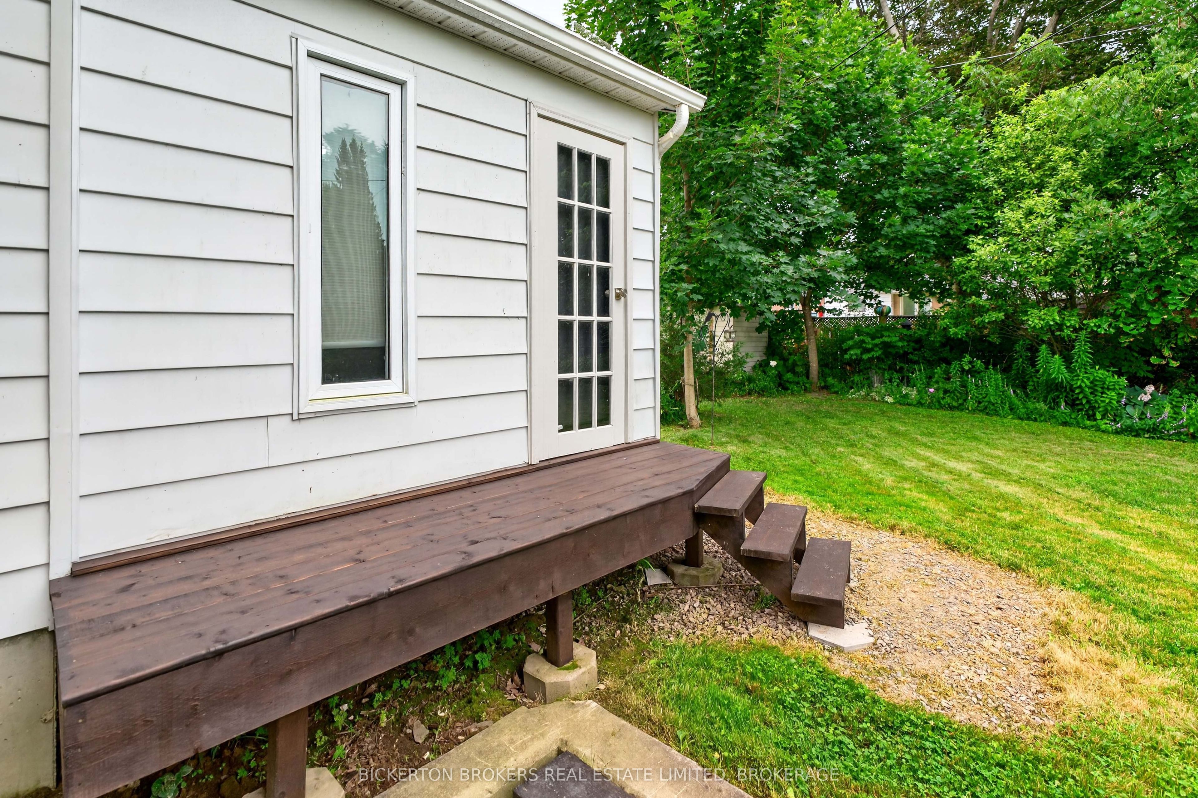 160 Elmwood Drive Property Photo 10