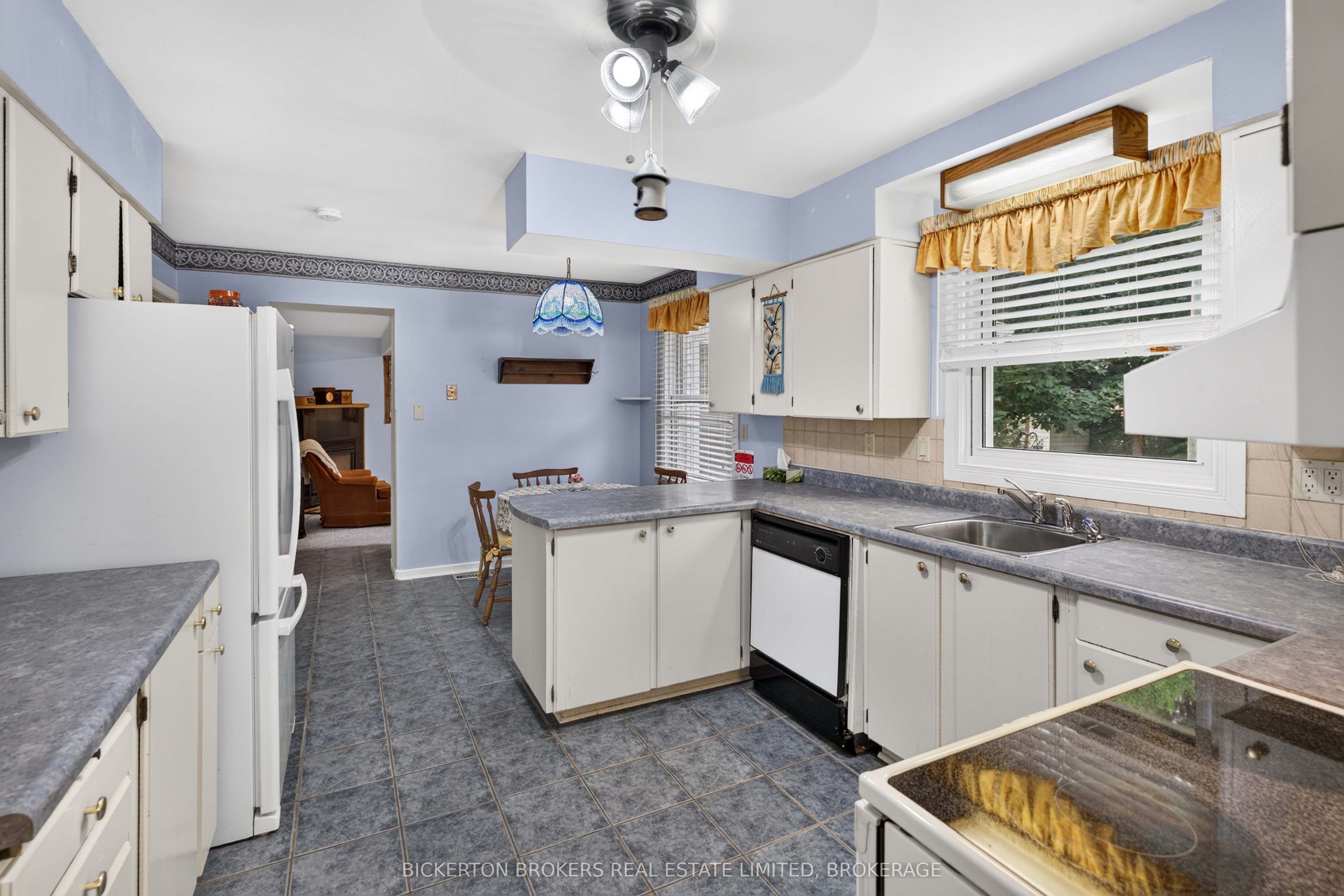 160 Elmwood Drive Property Photo 33