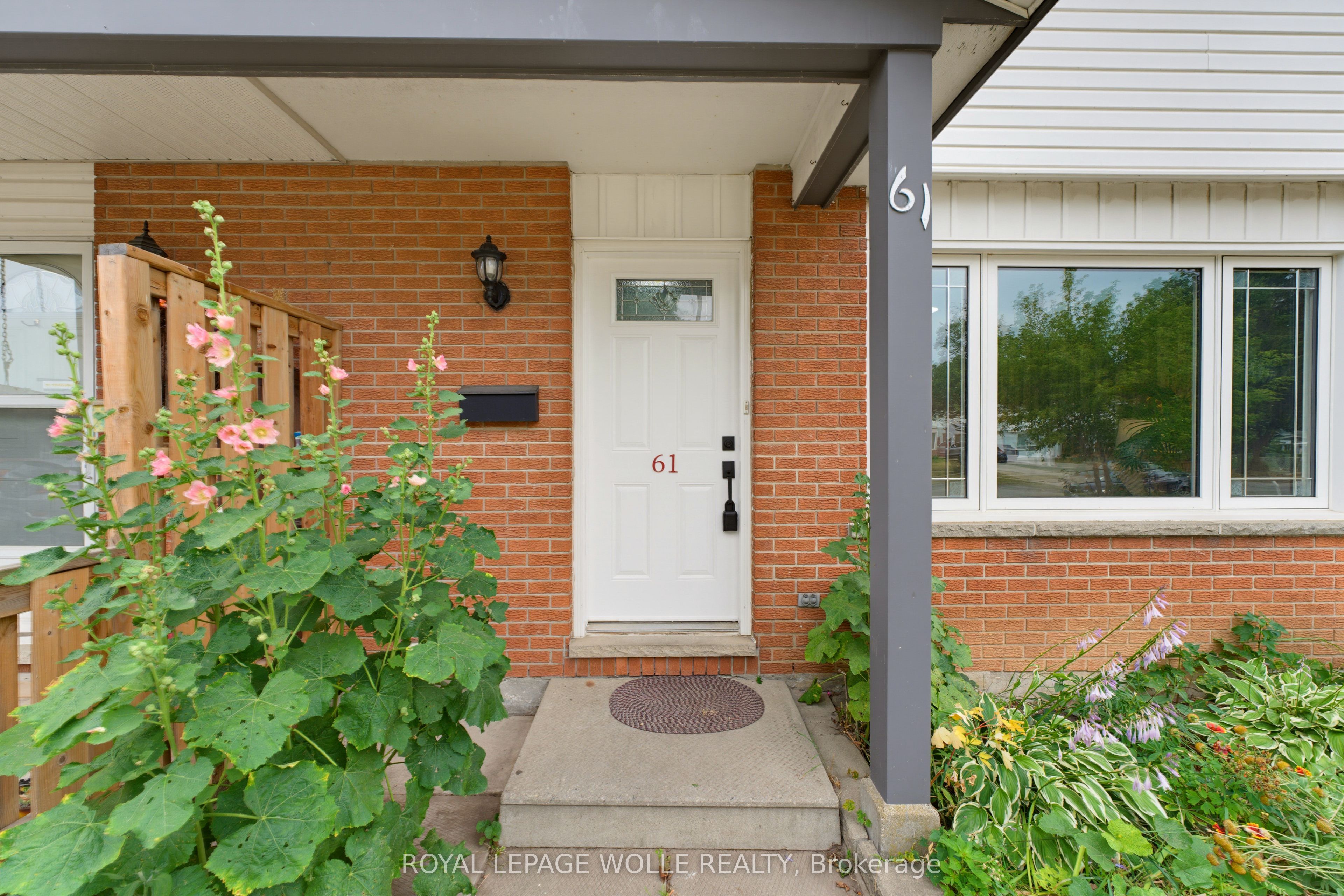 61 Balfour Crescent Property Photo 4