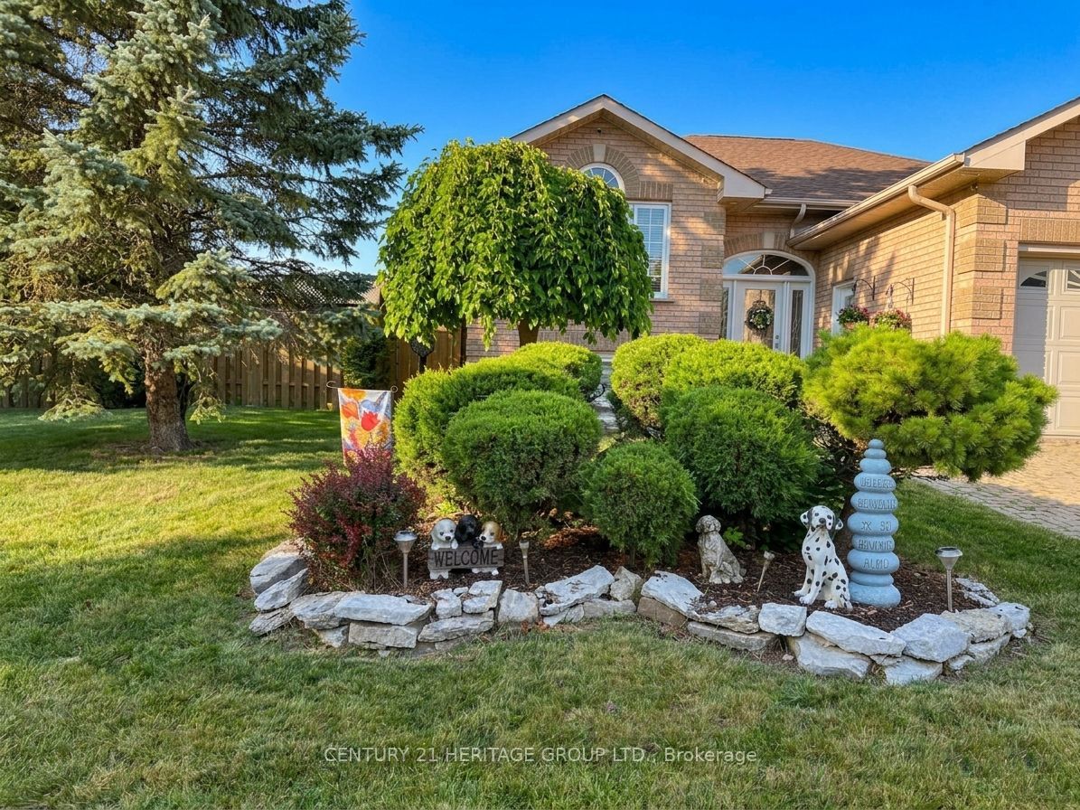 16 Eakins Crescent Property Photo 3