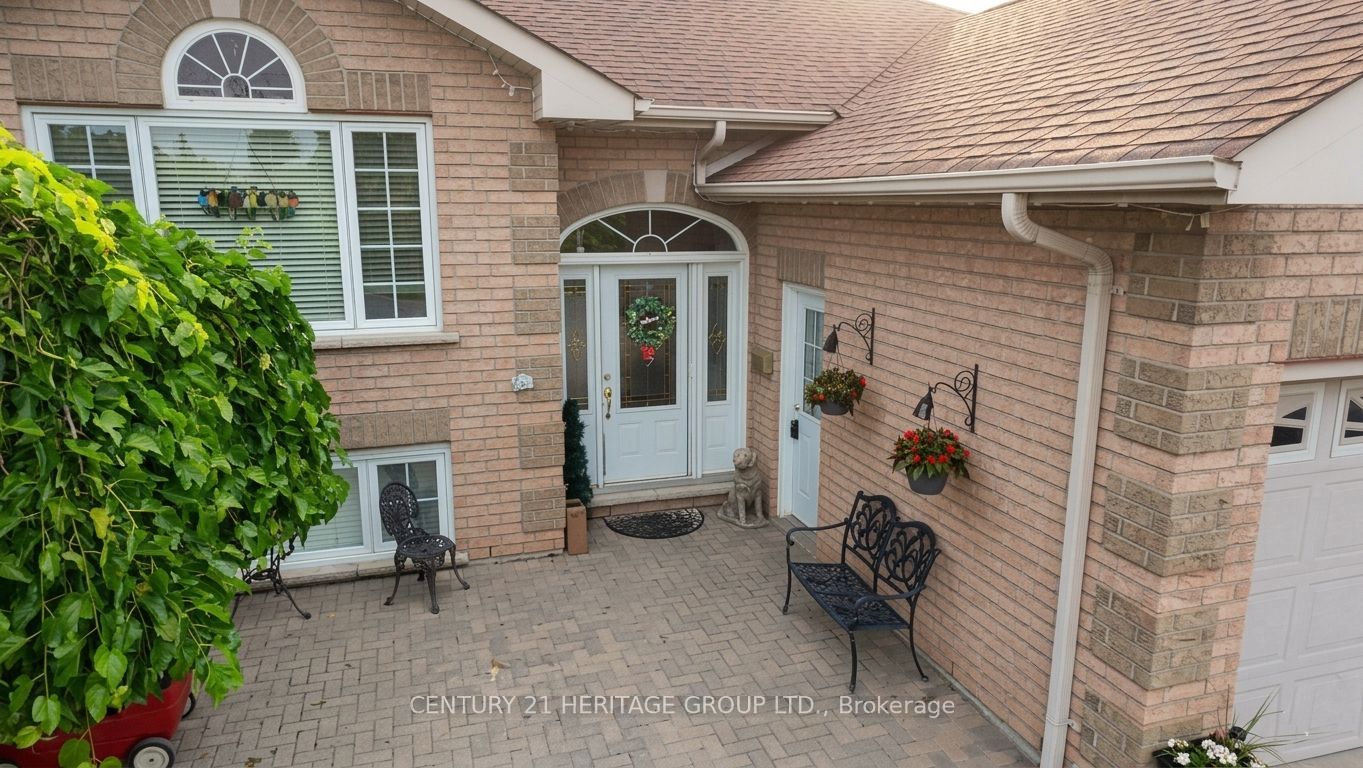 16 Eakins Crescent Property Photo 4