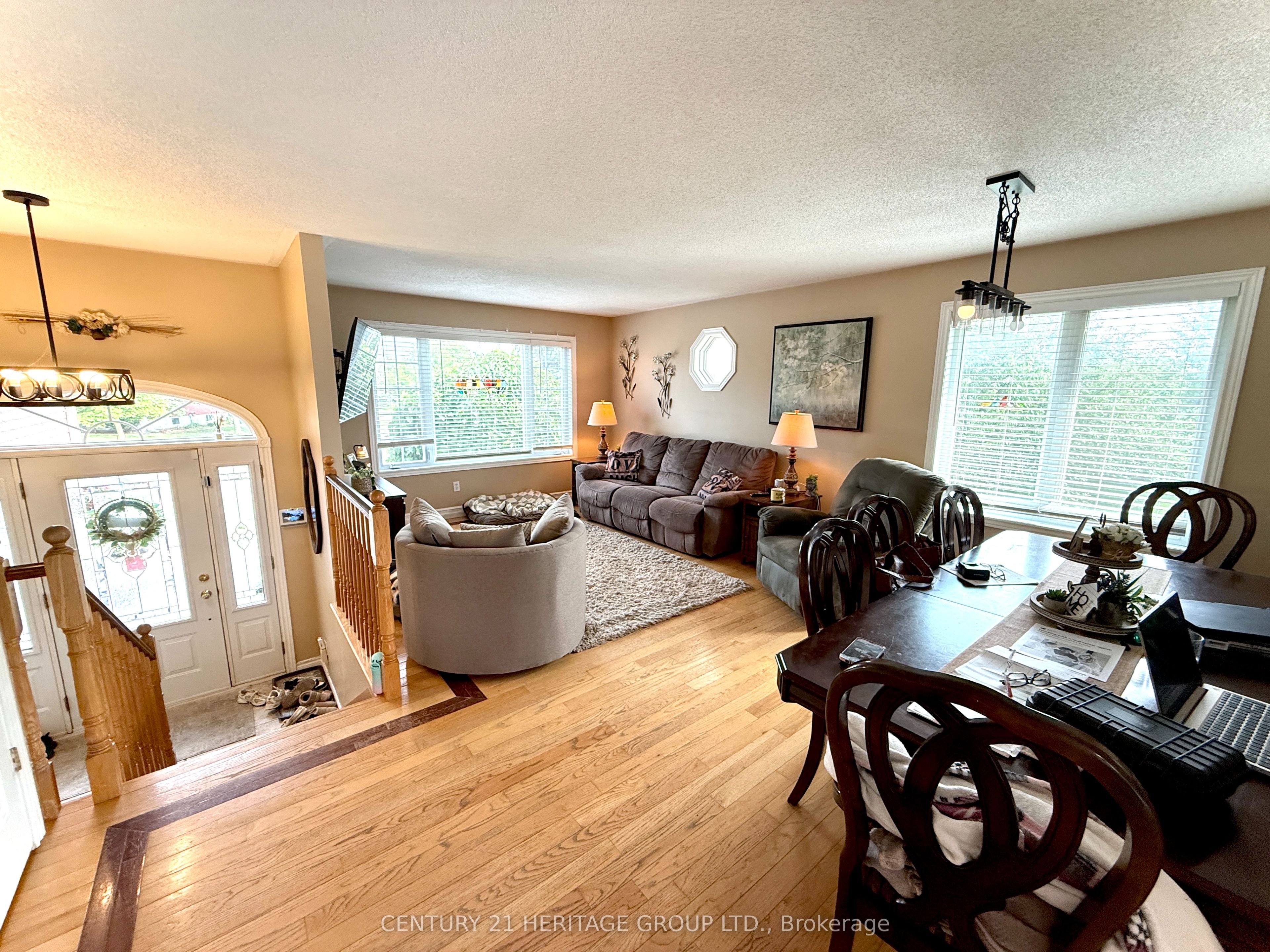 16 Eakins Crescent Property Photo 6