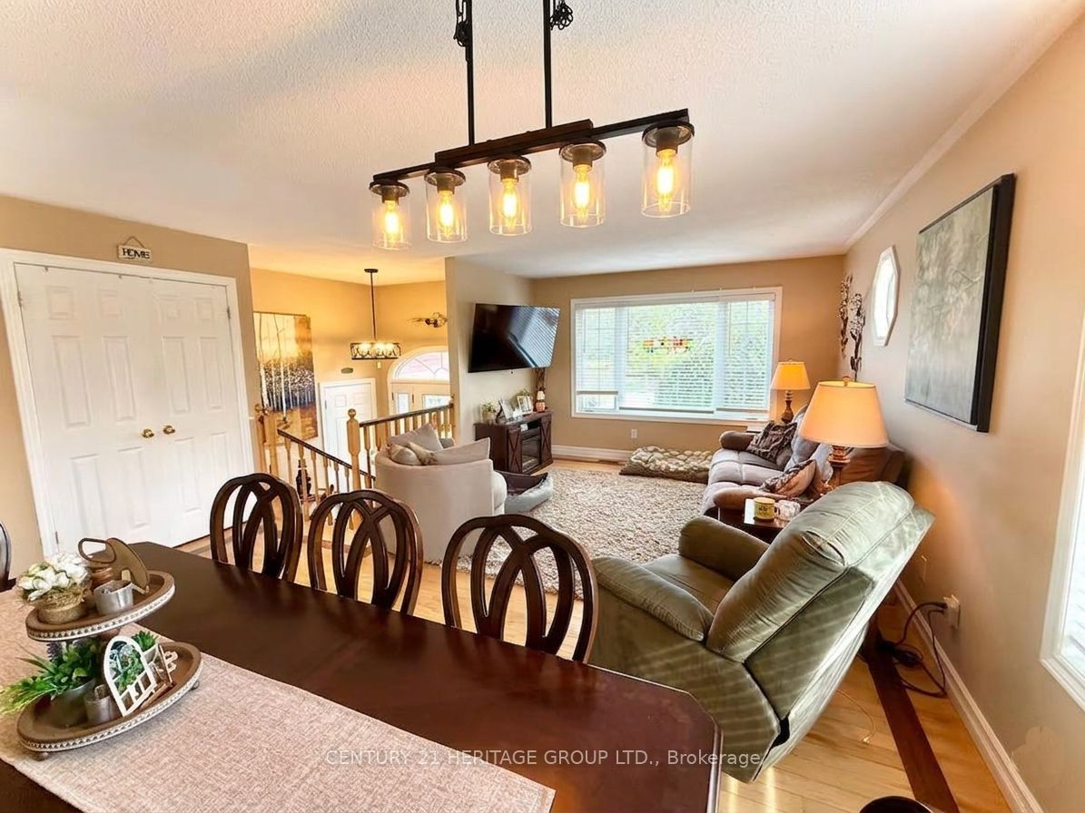 16 Eakins Crescent Property Photo 7