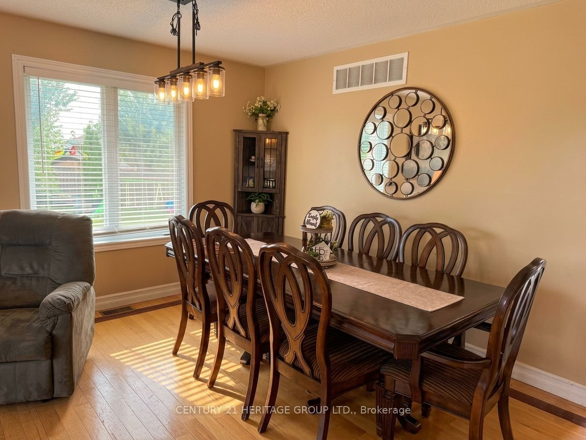 16 Eakins Crescent Property Photo 8