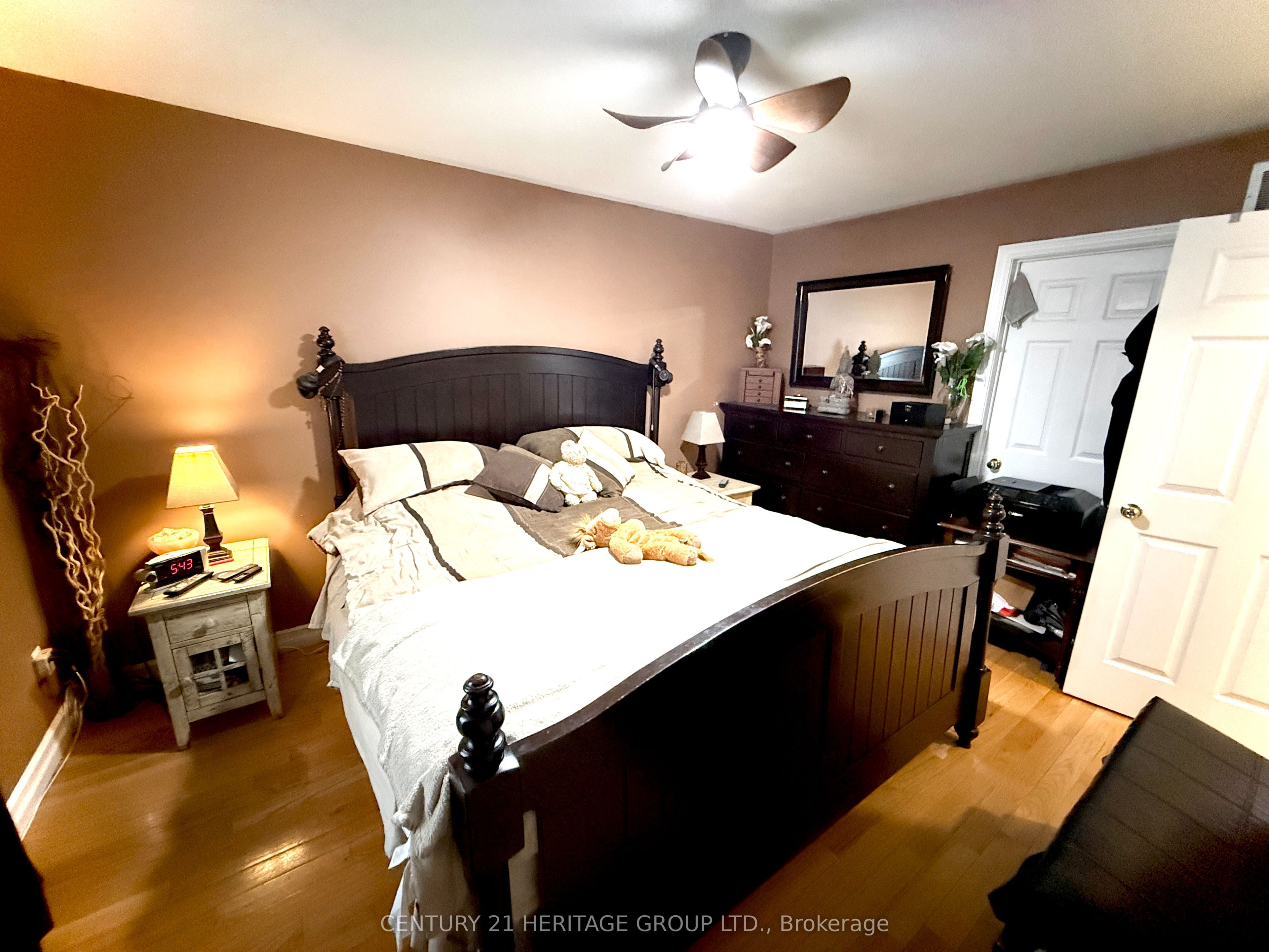 16 Eakins Crescent Property Photo 10