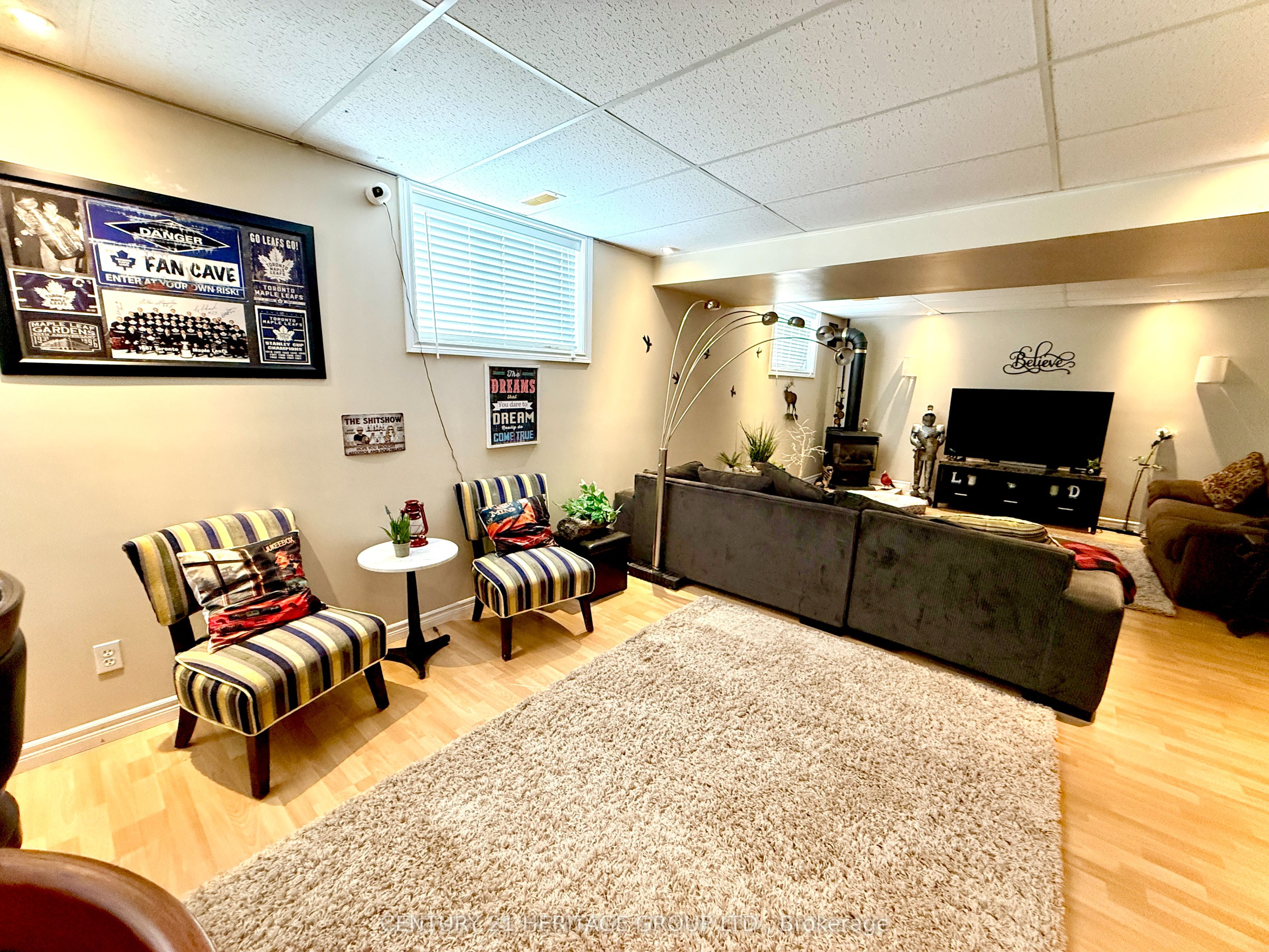 16 Eakins Crescent Property Photo 18