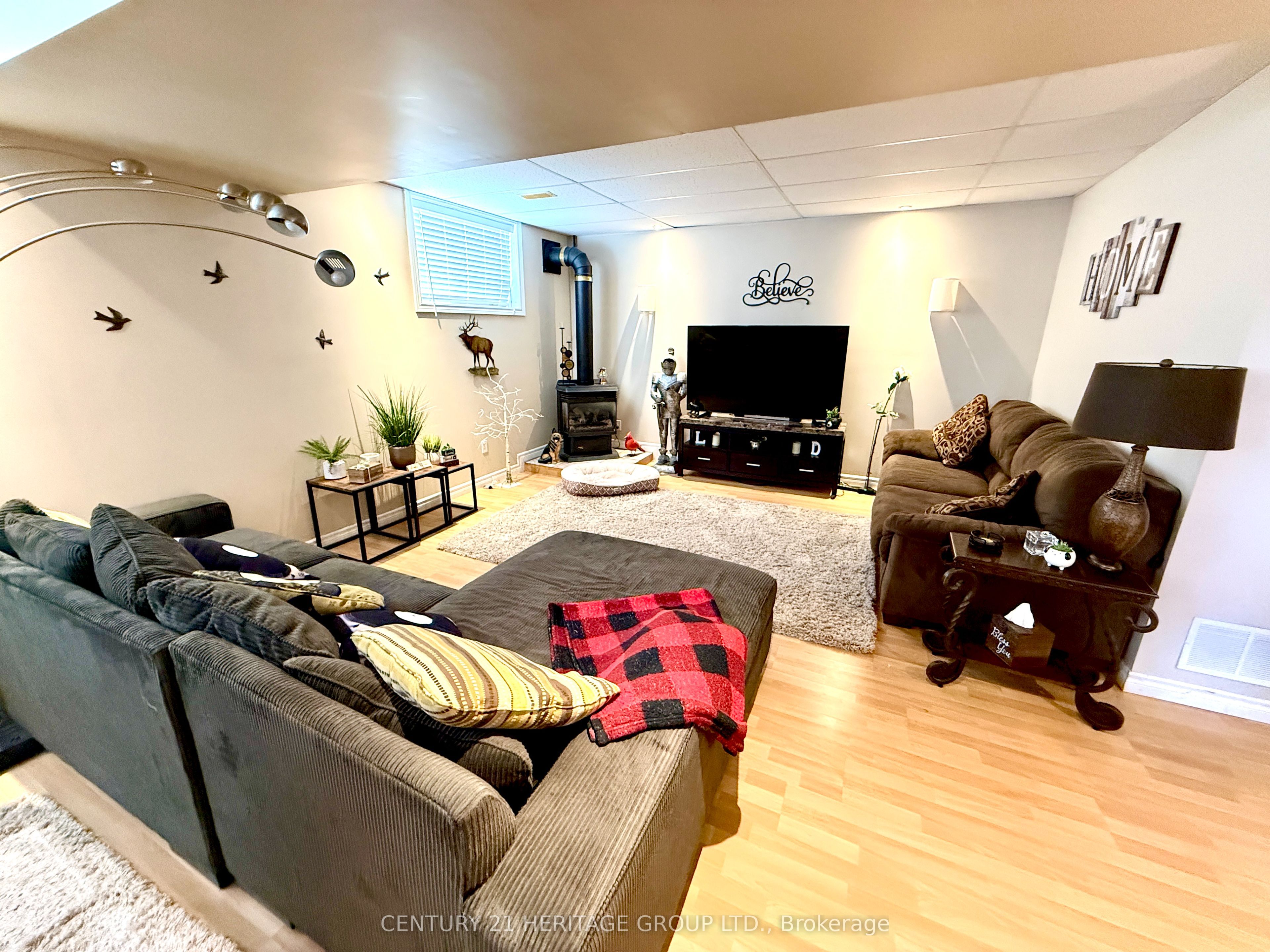 16 Eakins Crescent Property Photo 19