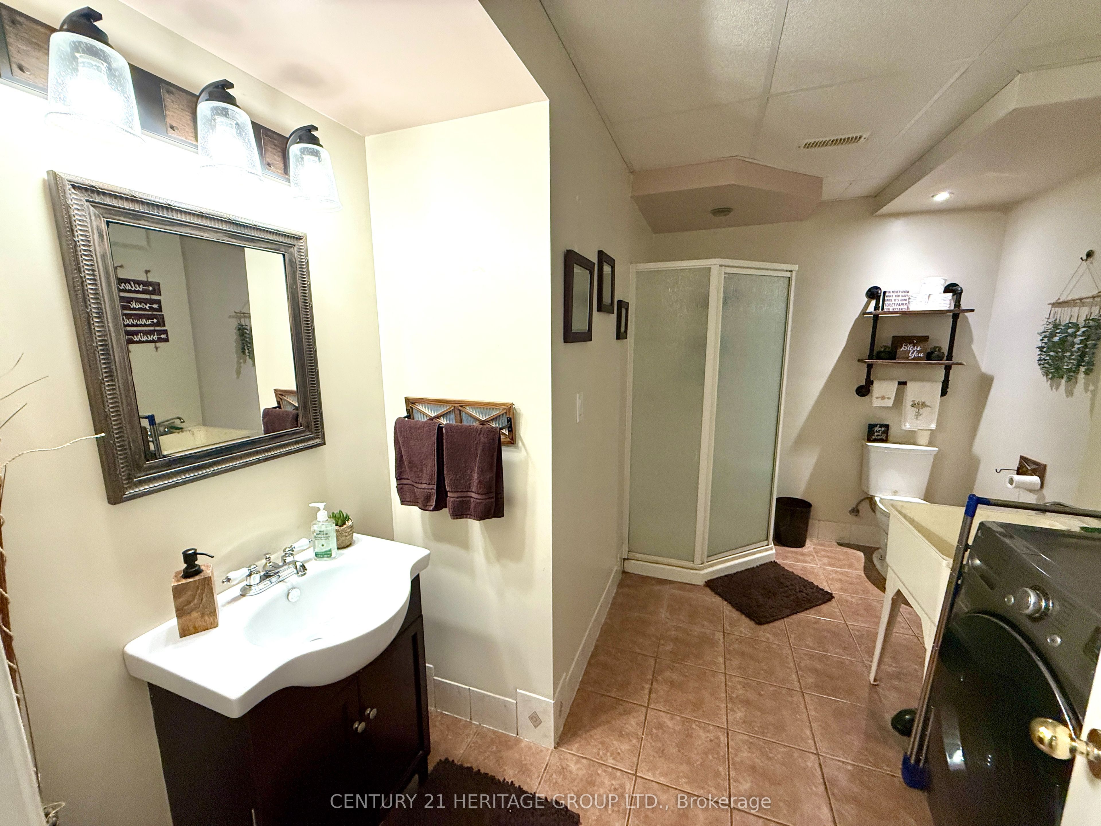 16 Eakins Crescent Property Photo 22