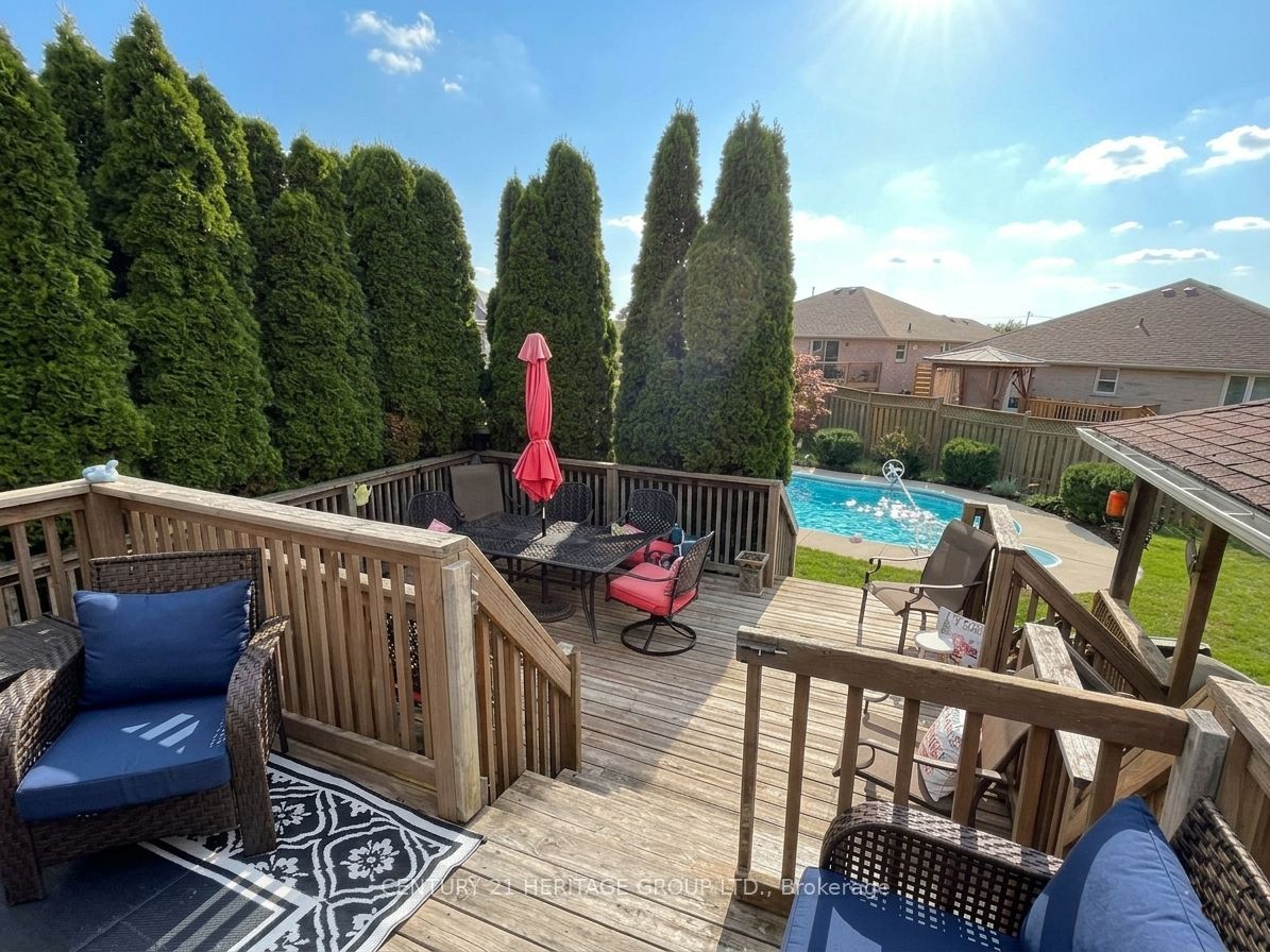 16 Eakins Crescent Property Photo 23