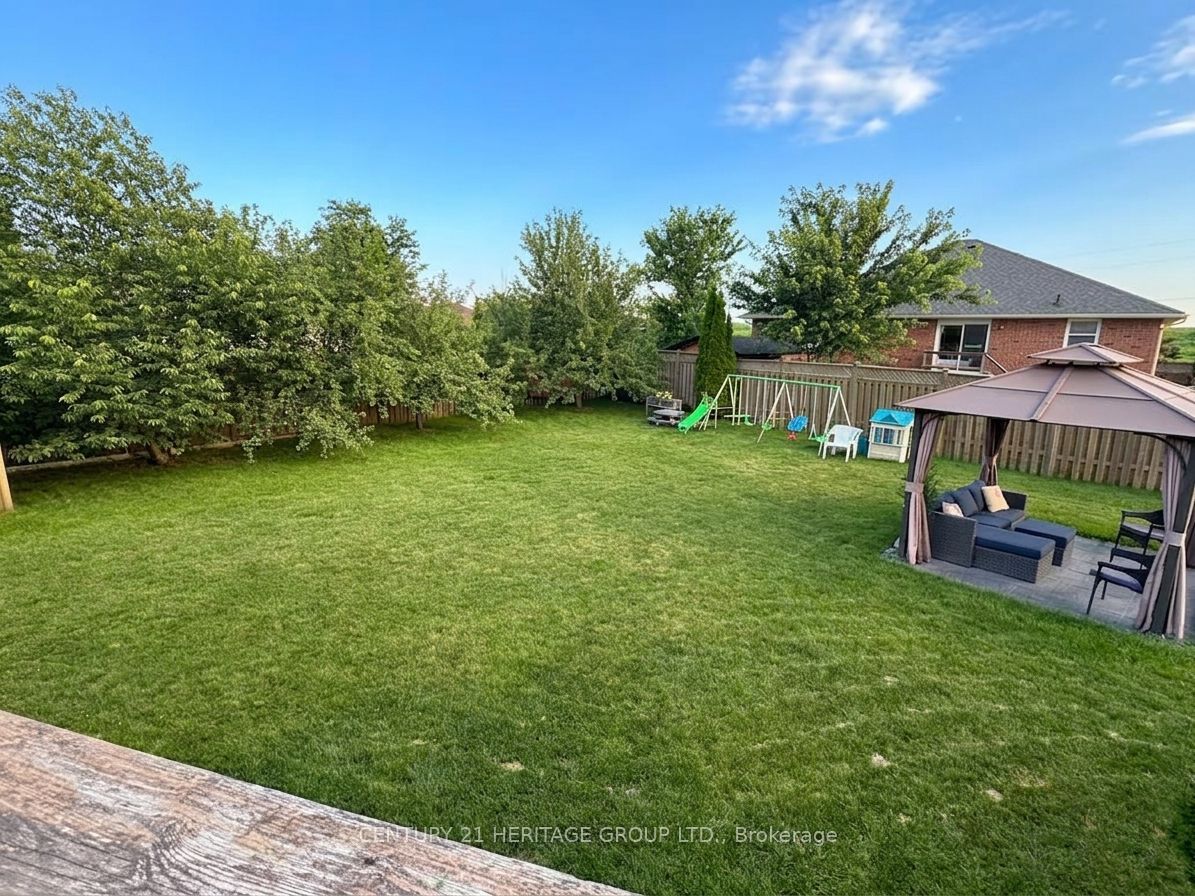 16 Eakins Crescent Property Photo 27