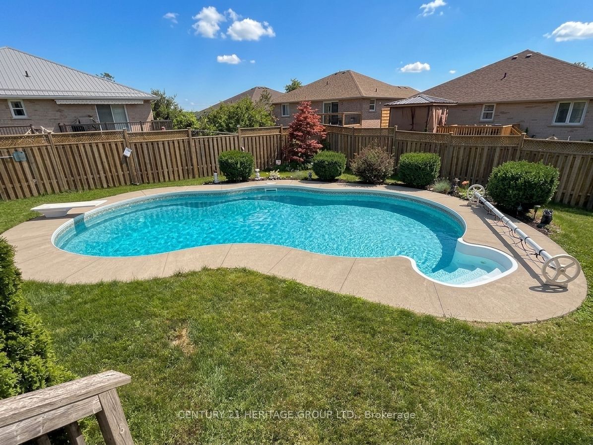 16 Eakins Crescent Property Photo 28