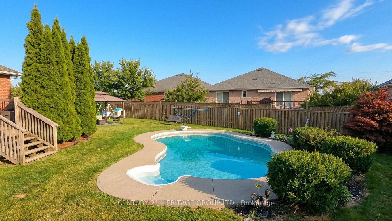 16 Eakins Crescent Property Photo 29