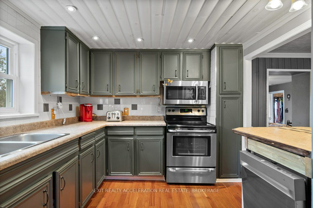 1125 County Rd 1 E Property Photo 12