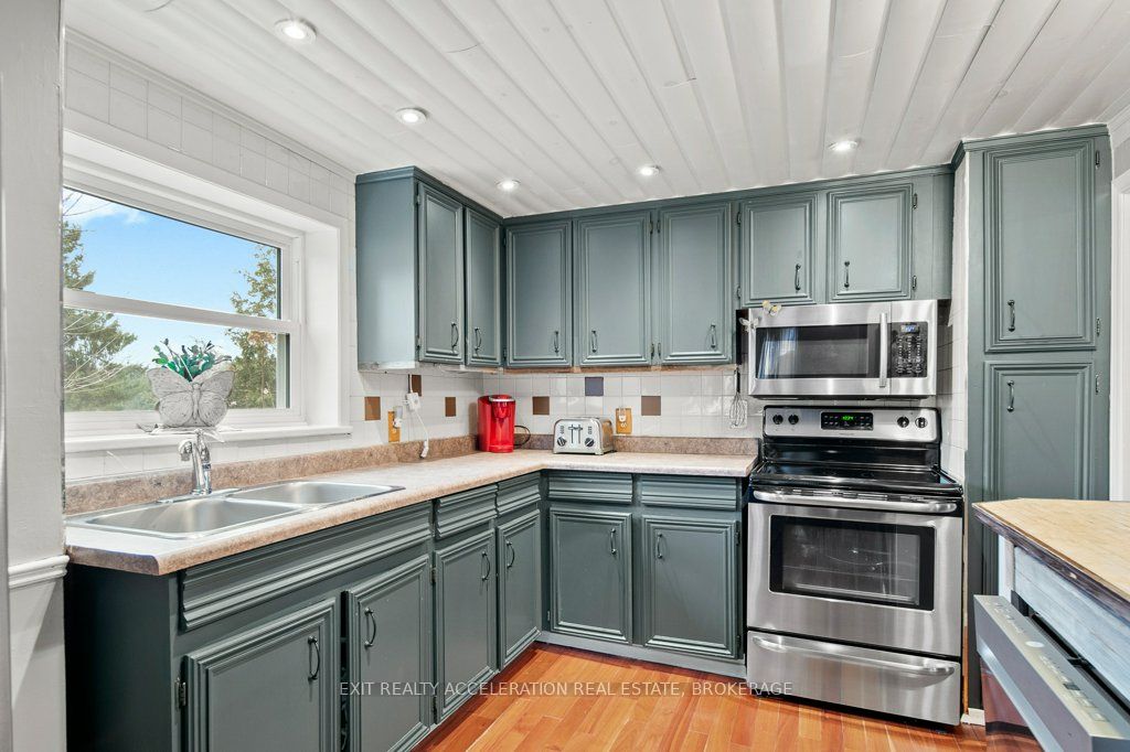 1125 County Rd 1 E Property Photo 14