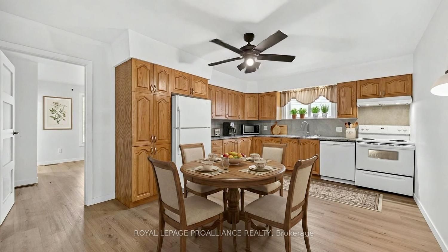 415 Railway Avenue Property Photo 8