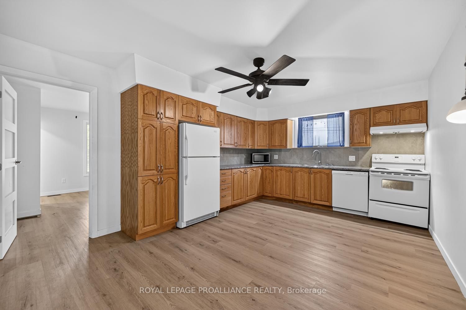 415 Railway Avenue Property Photo 9