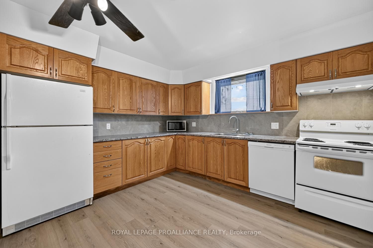415 Railway Avenue Property Photo 11