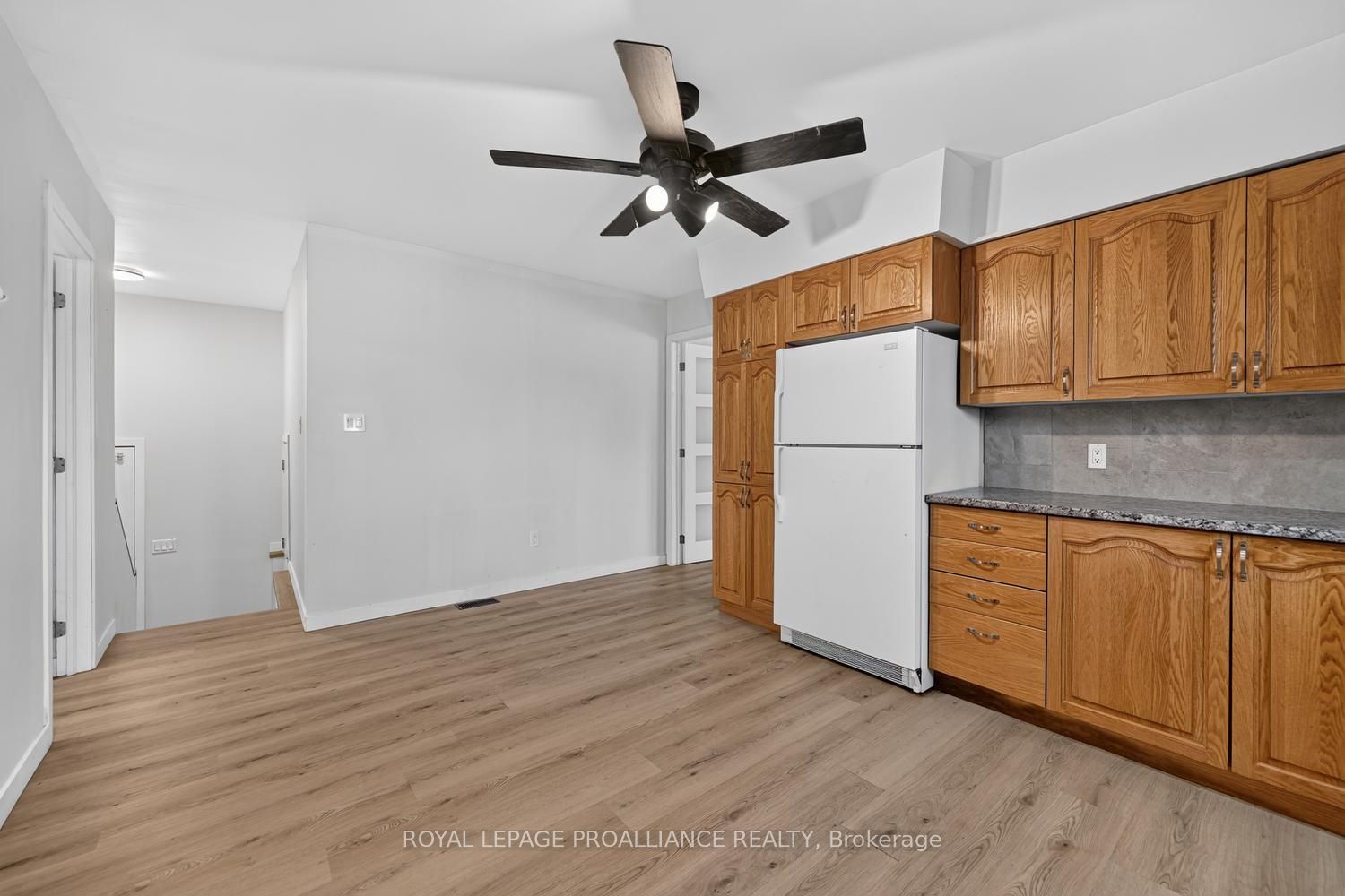 415 Railway Avenue Property Photo 12