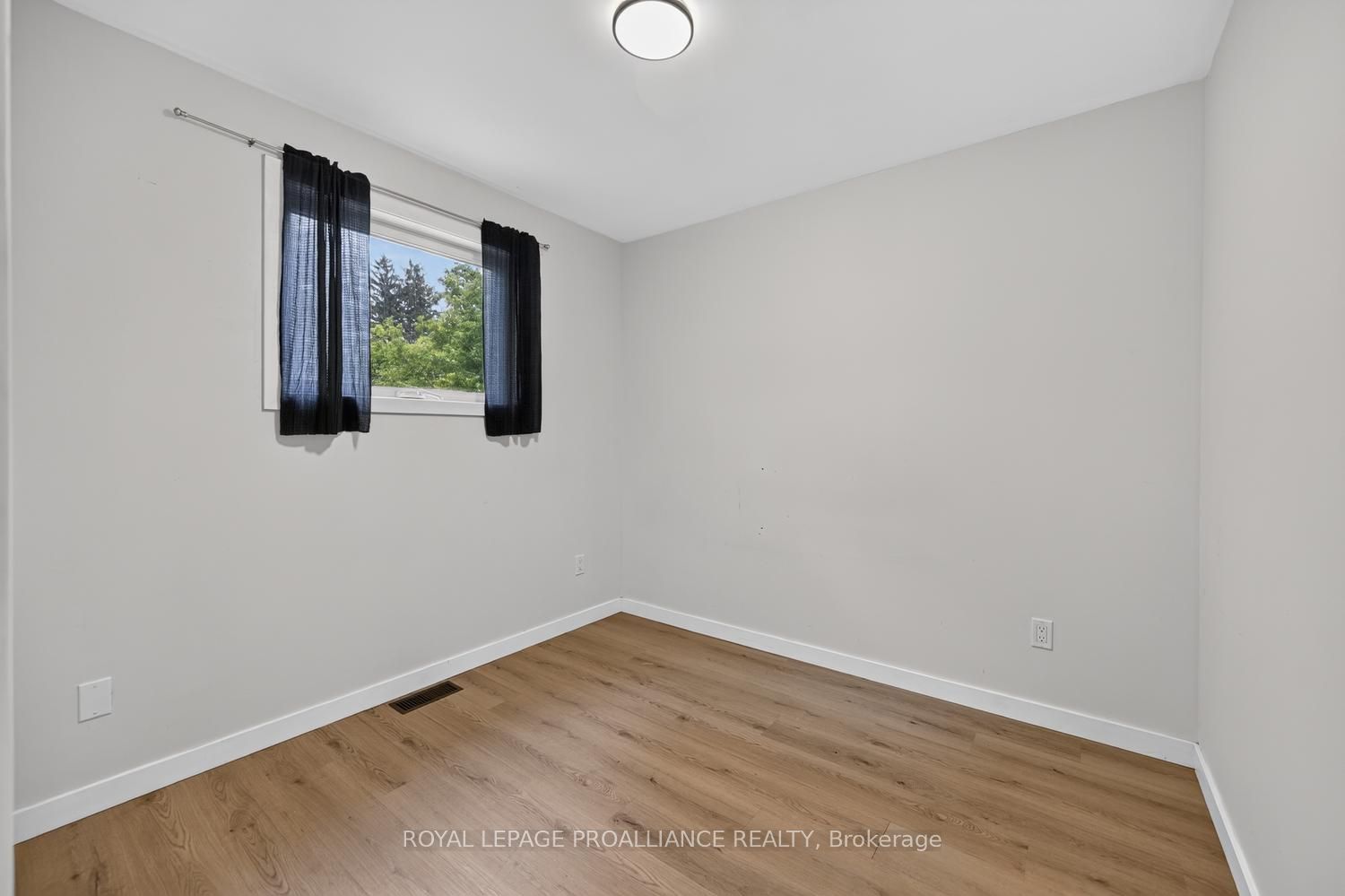 415 Railway Avenue Property Photo 19