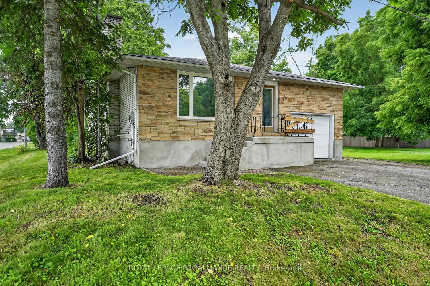 415 Railway Avenue Property Photo 29