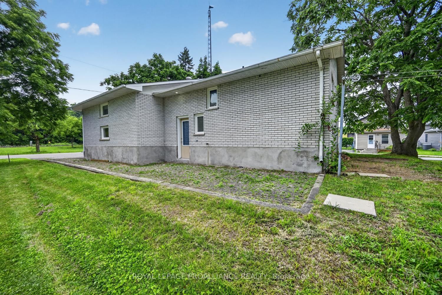 415 Railway Avenue Property Photo 33