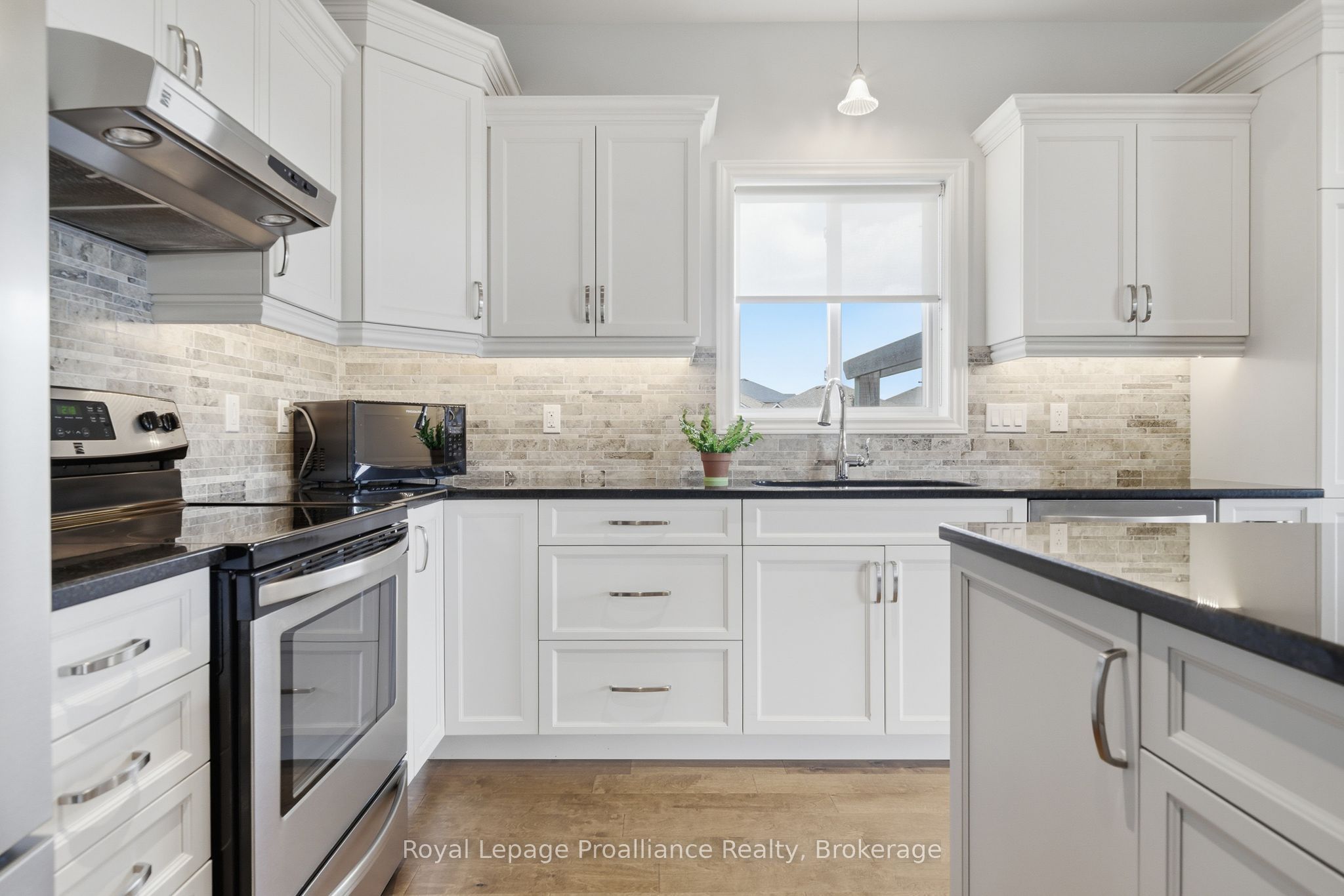 5 Kempton Avenue Property Photo 7