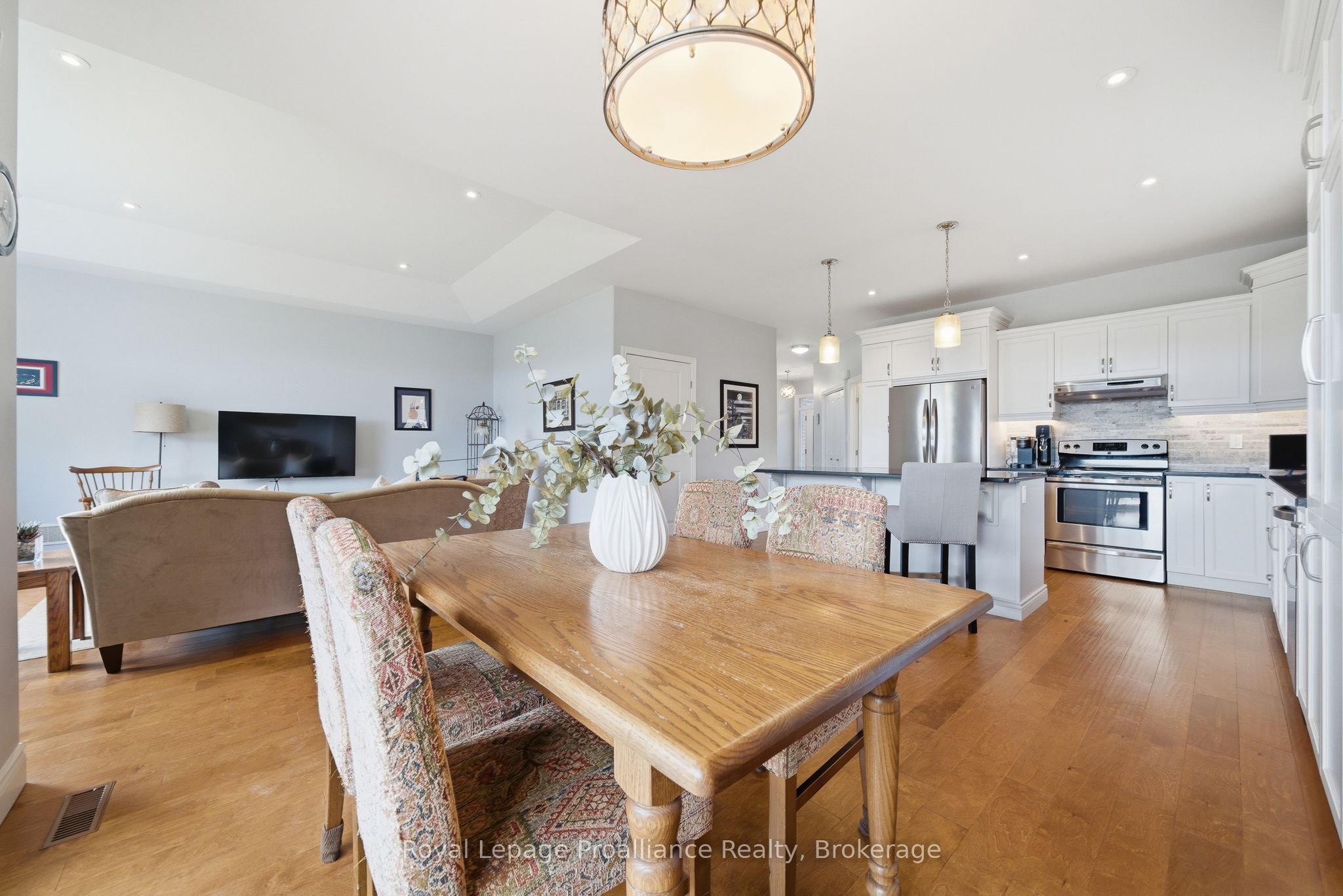 5 Kempton Avenue Property Photo 15