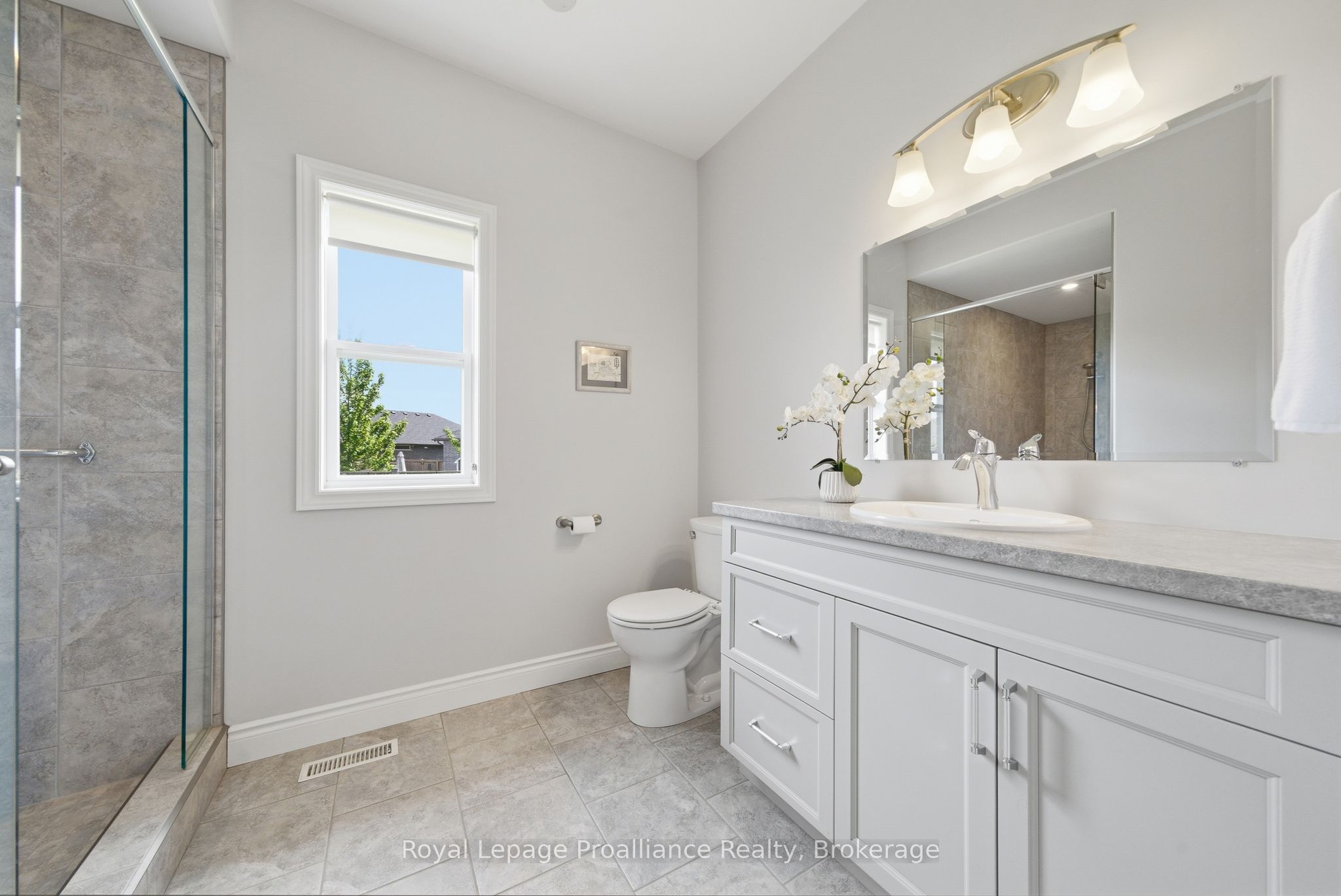 5 Kempton Avenue Property Photo 24