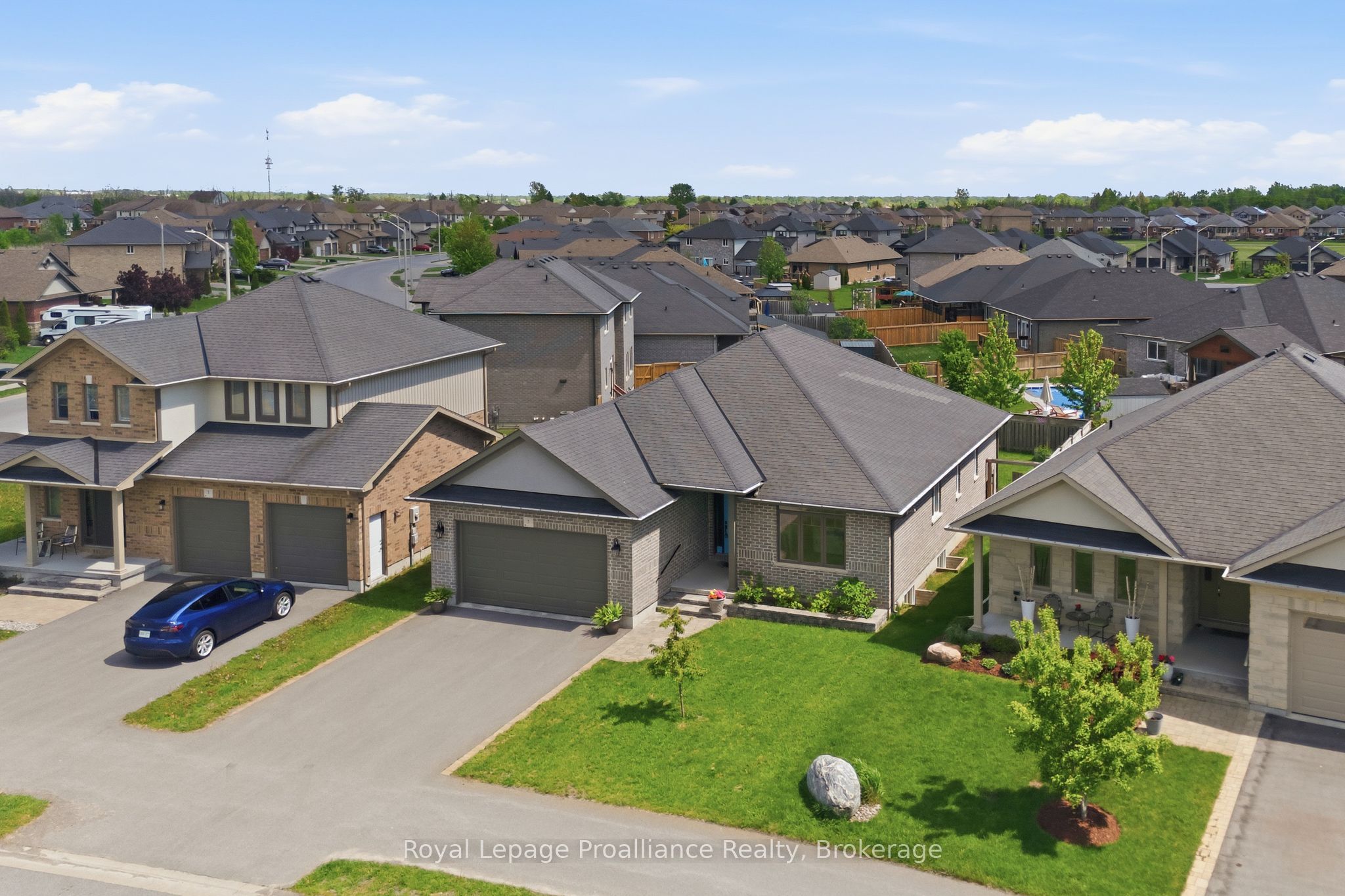 5 Kempton Avenue Property Photo 41