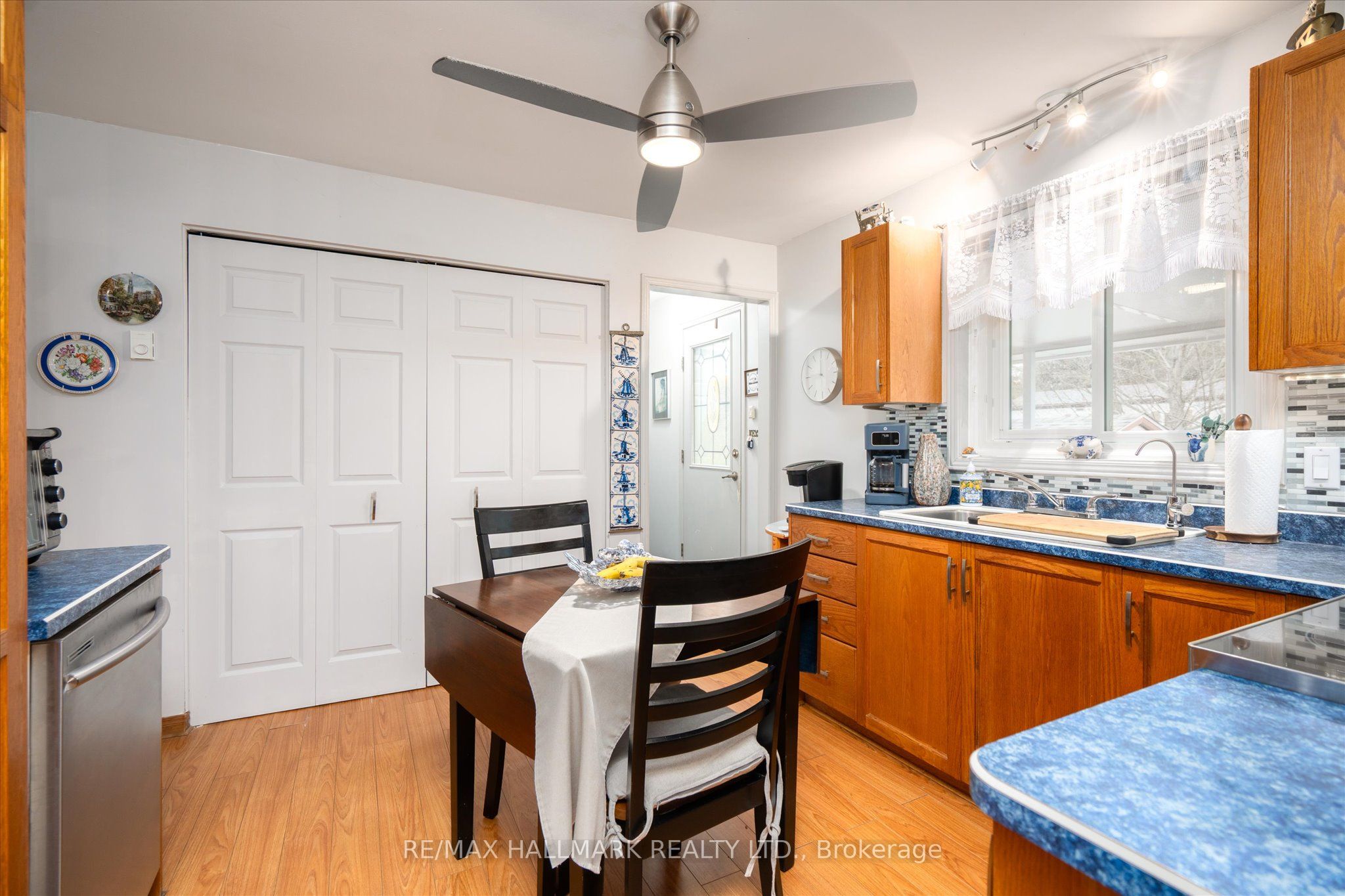 6 Seymour Street S Property Photo 8