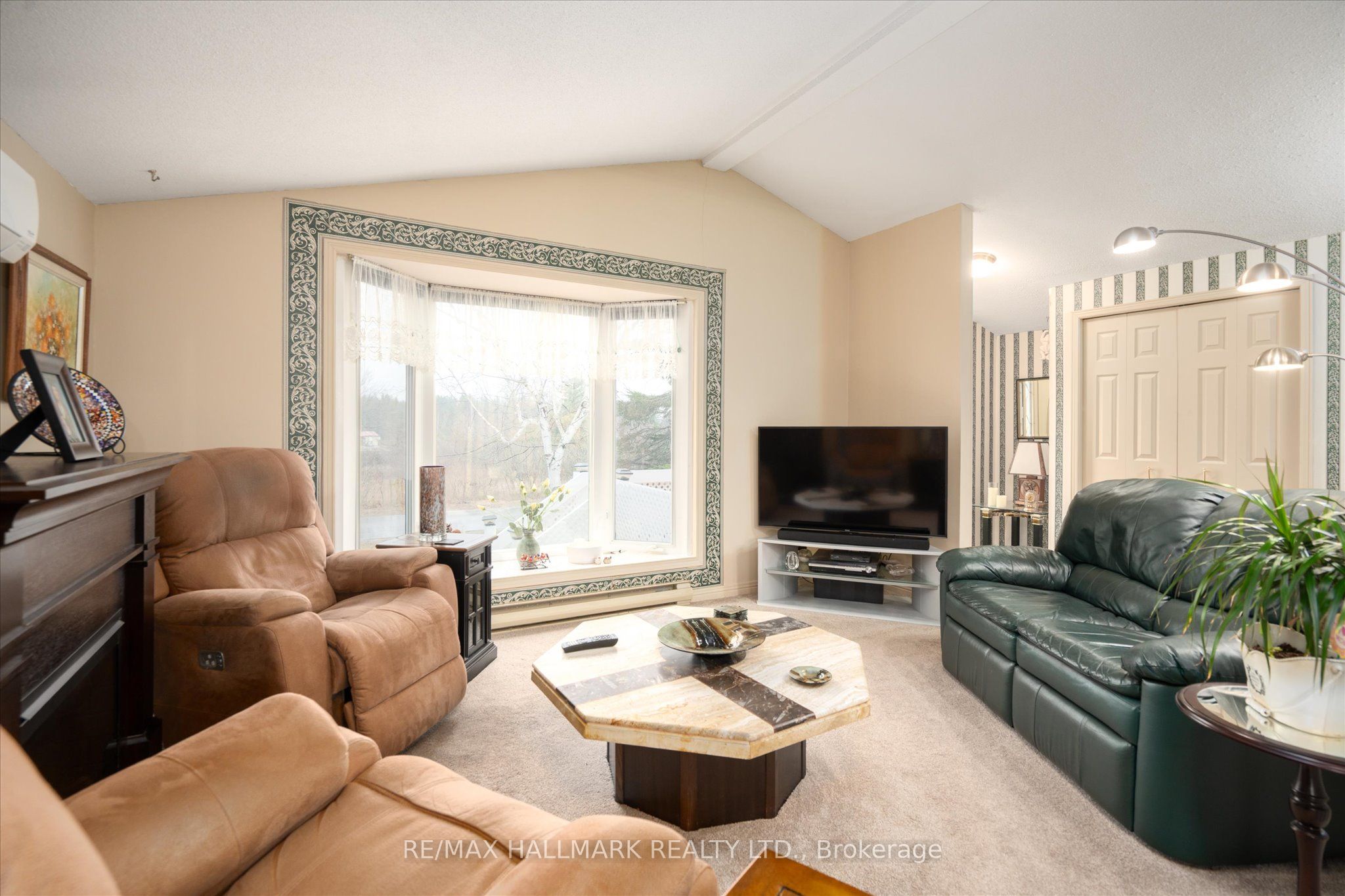 6 Seymour Street S Property Photo 11