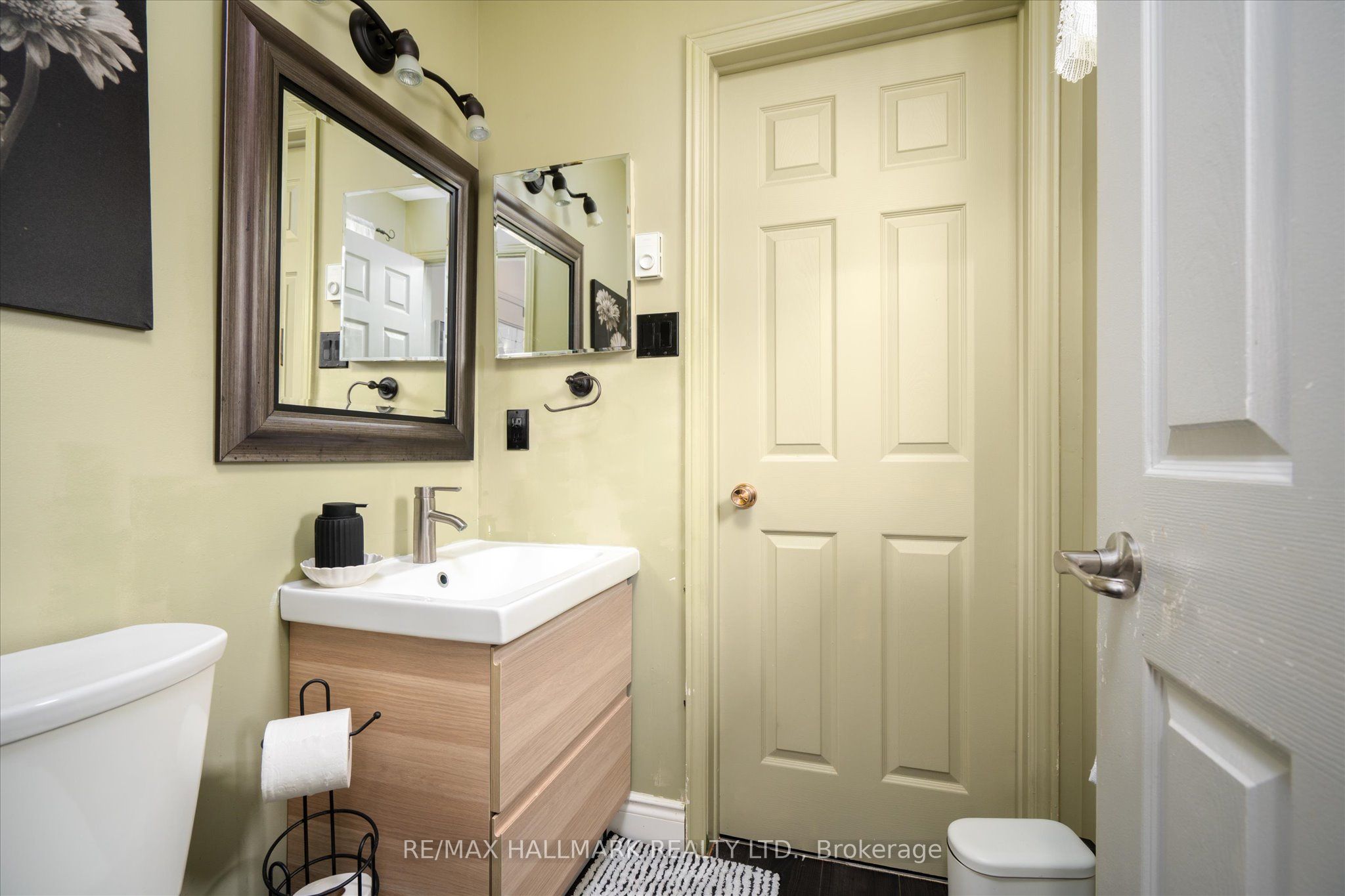 6 Seymour Street S Property Photo 17