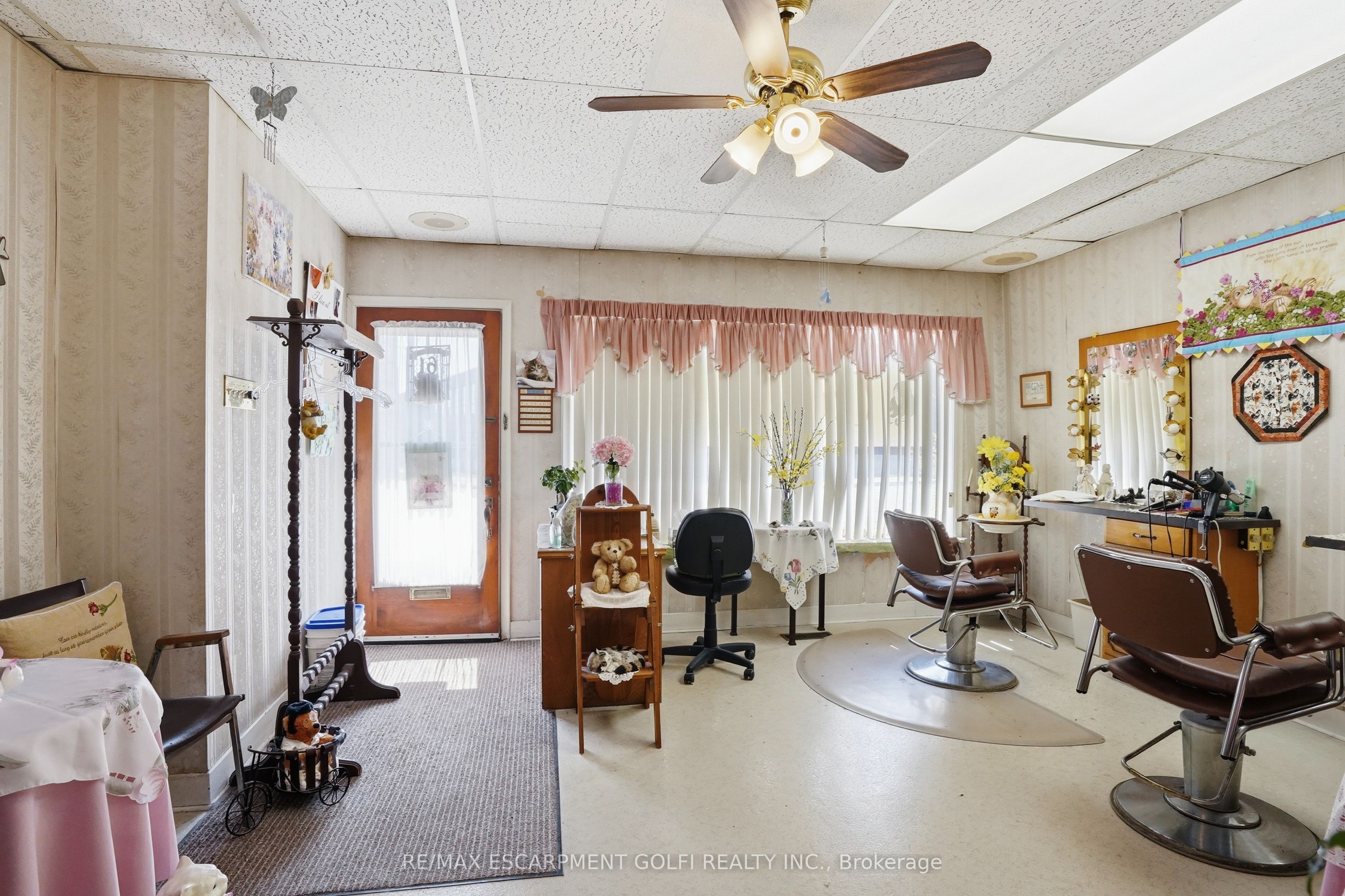 61 Niagara Street Property Photo 7