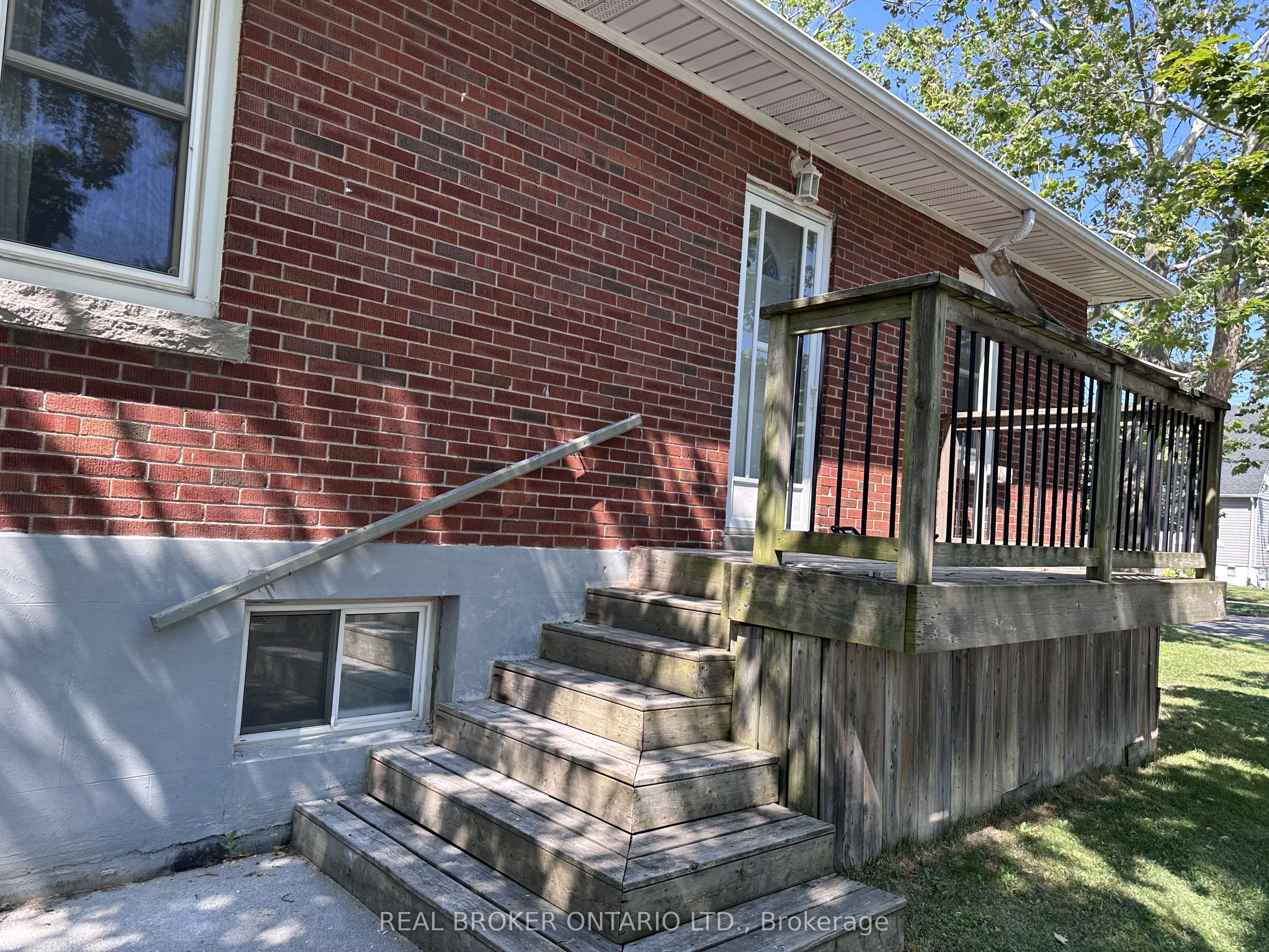 311 WALLACE Avenue S Lower Property Photo 1