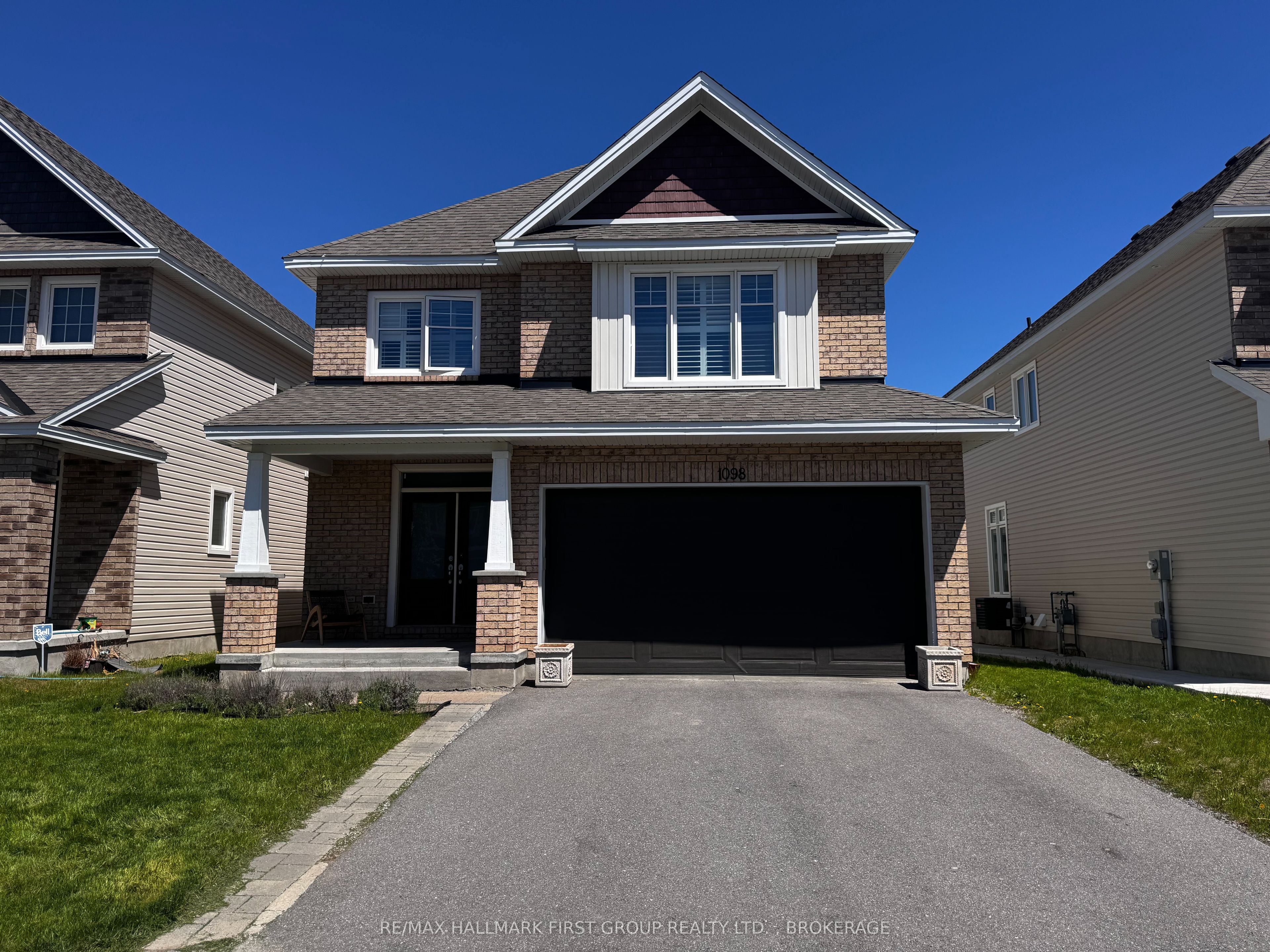 1098 Woodhaven Drive Property Photo 1