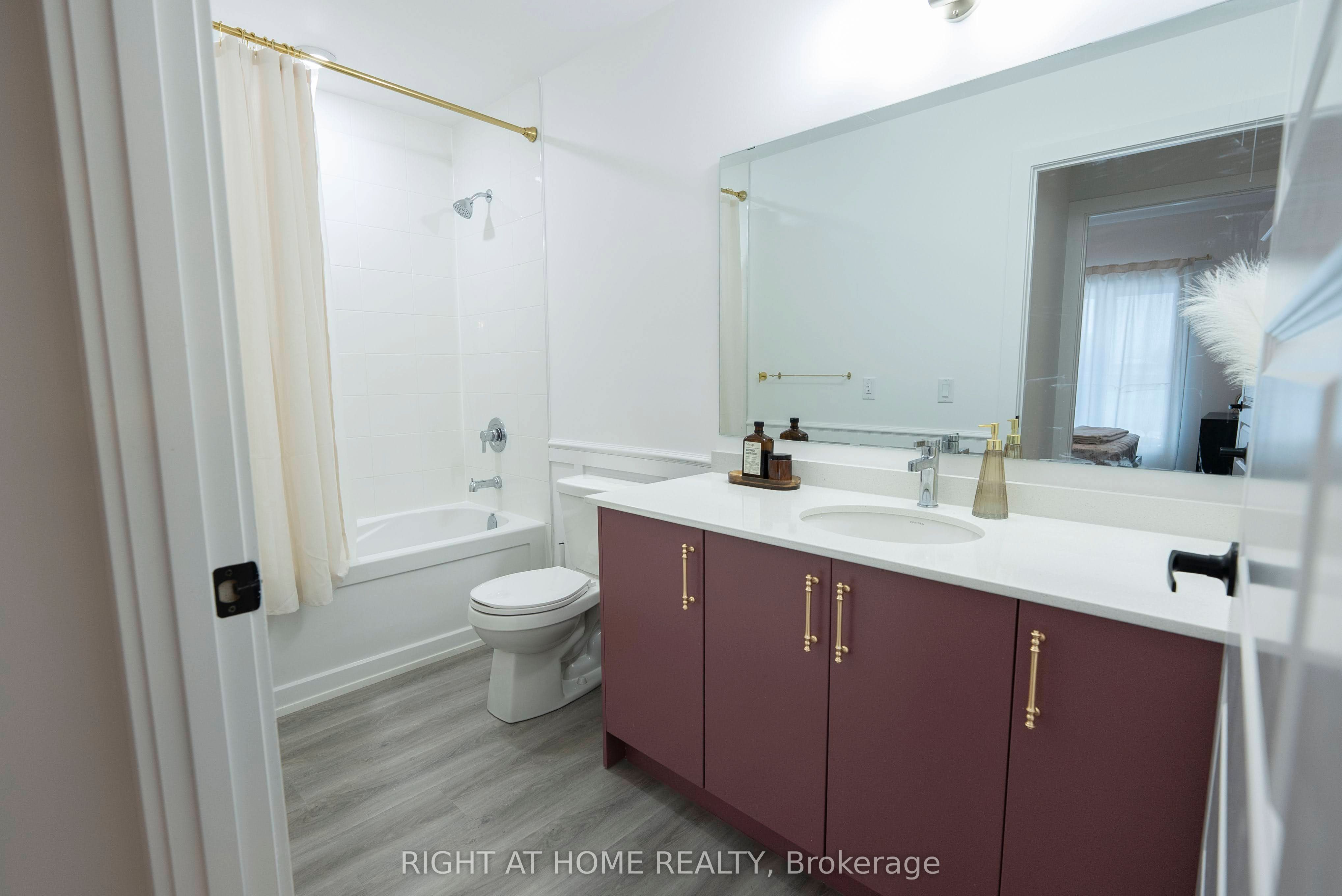 1000 Lackner Place E 302 Property Photo 7