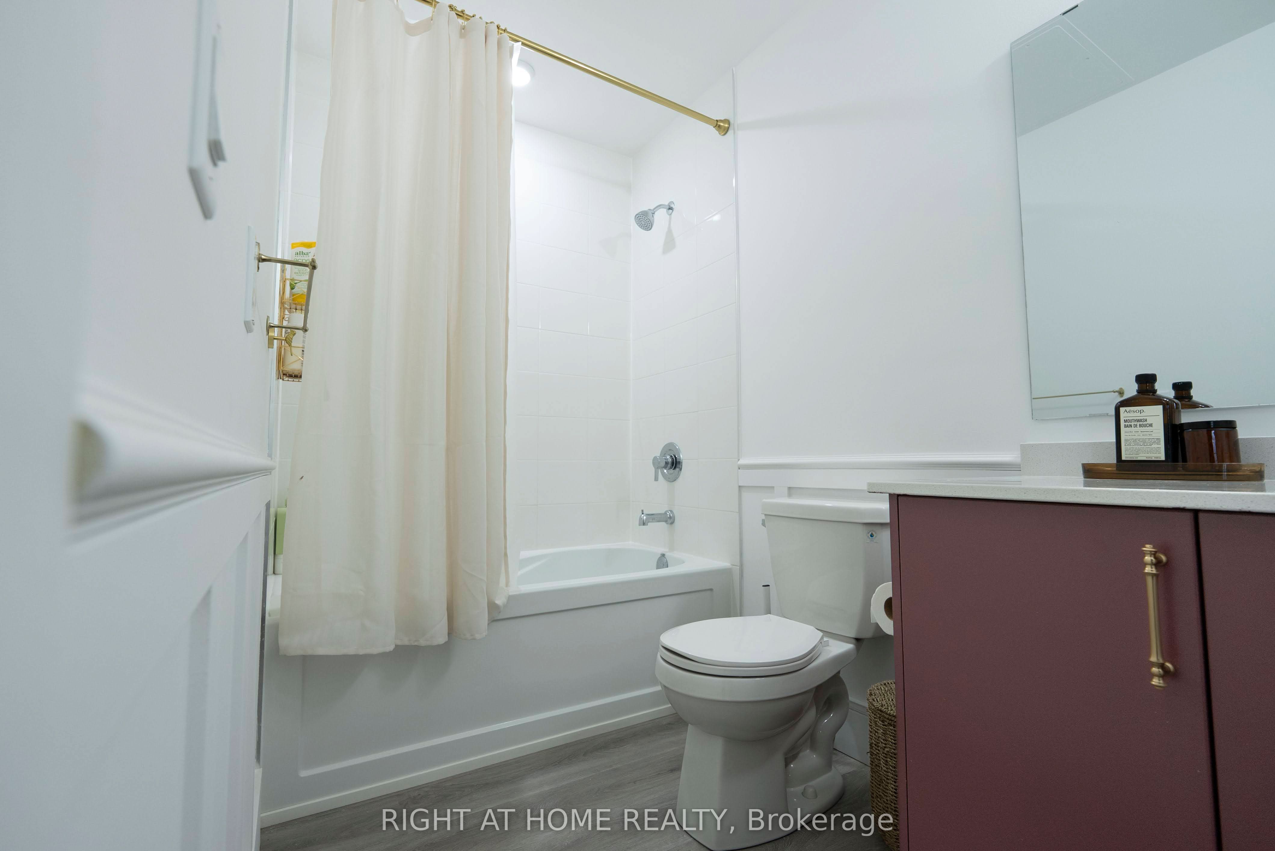 1000 Lackner Place E 302 Property Photo 8
