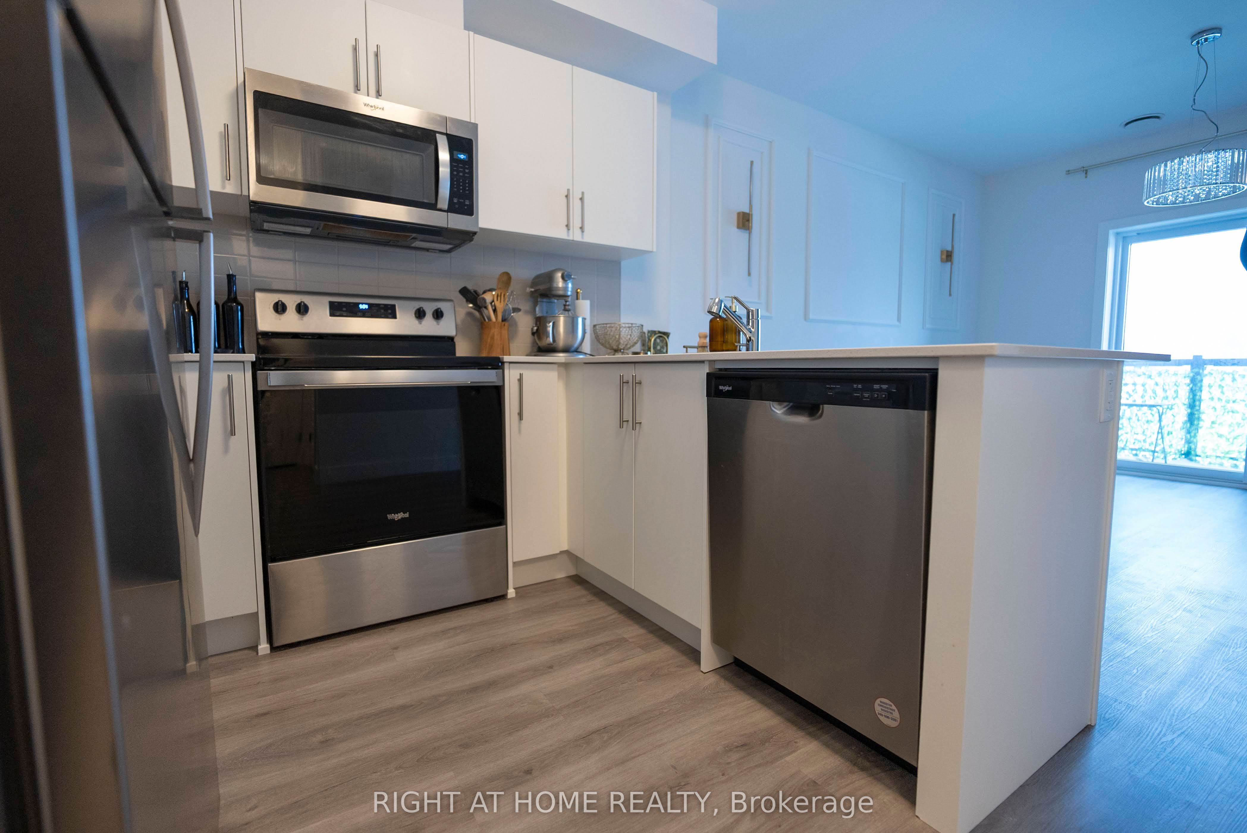 1000 Lackner Place E 302 Property Photo 14
