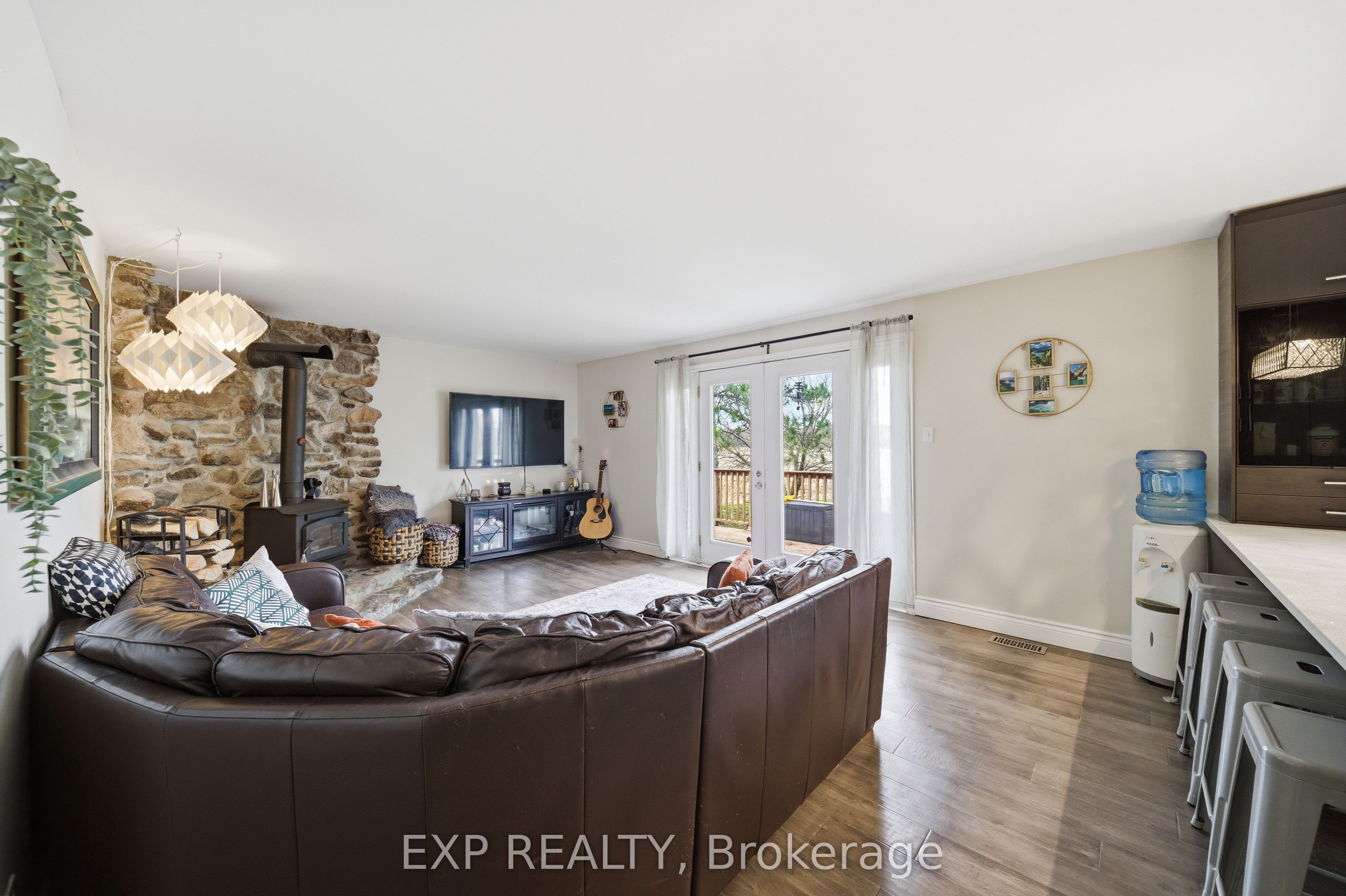 6892 Boundary Road Property Photo 4