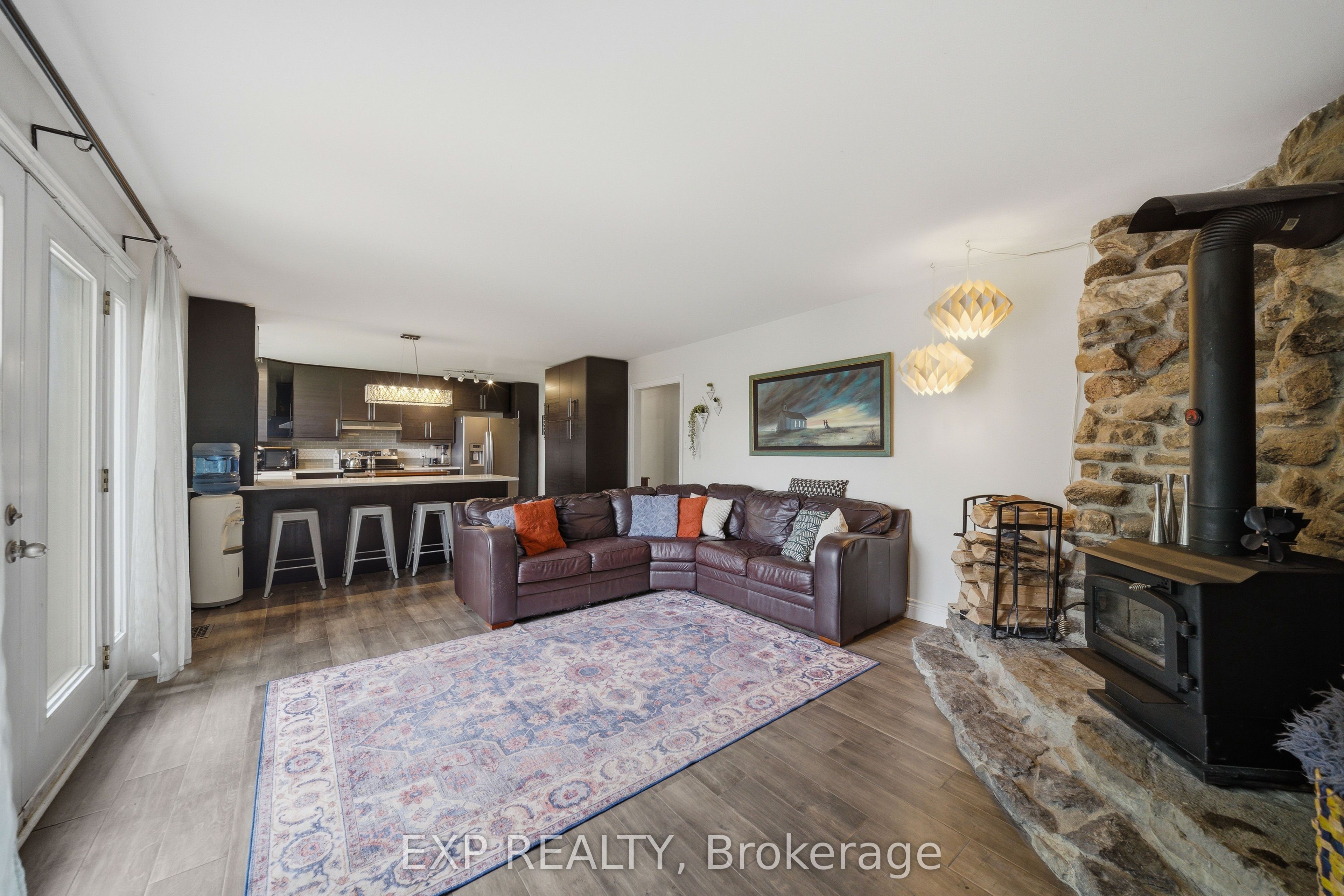 6892 Boundary Road Property Photo 6