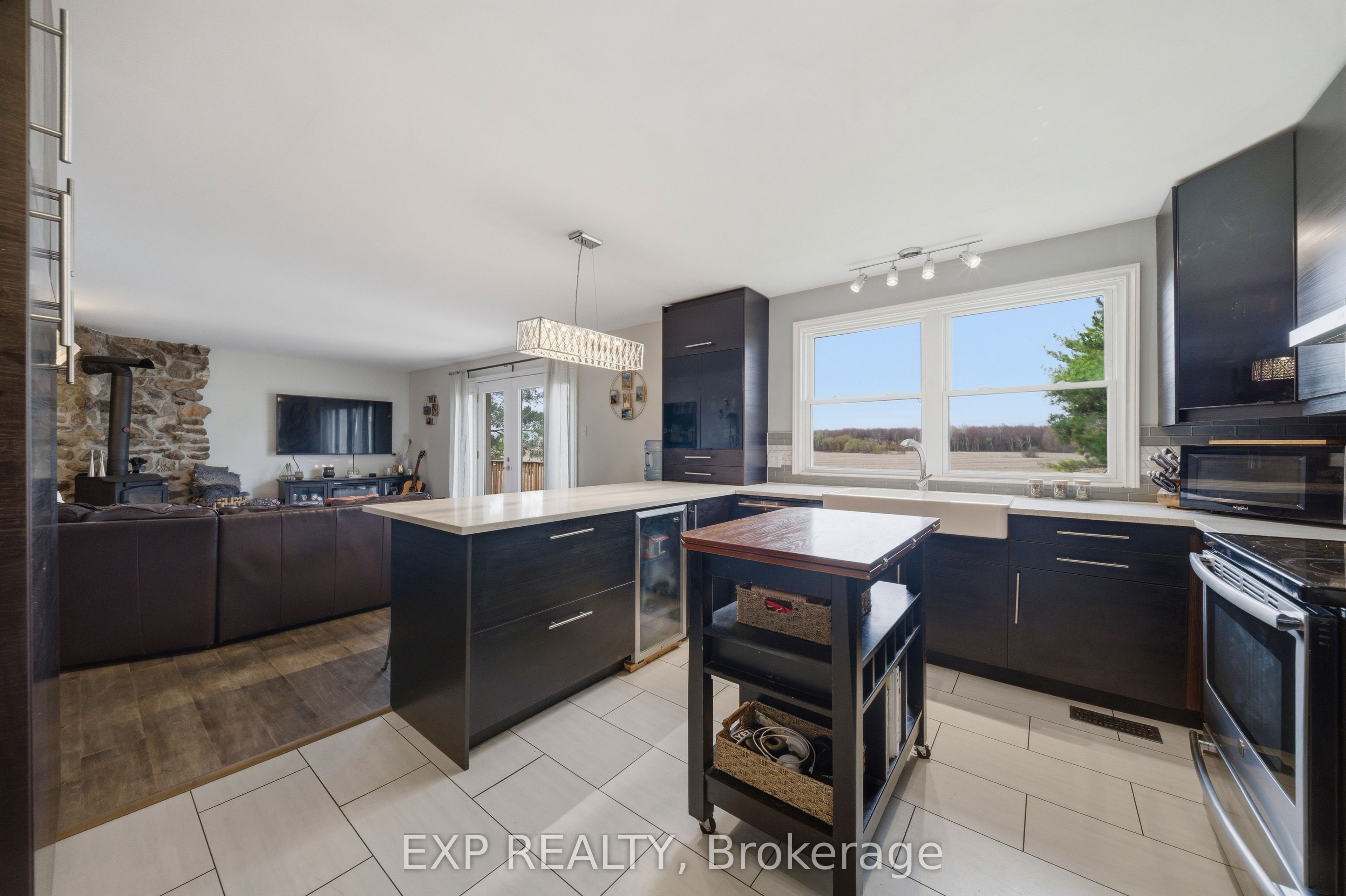 6892 Boundary Road Property Photo 9