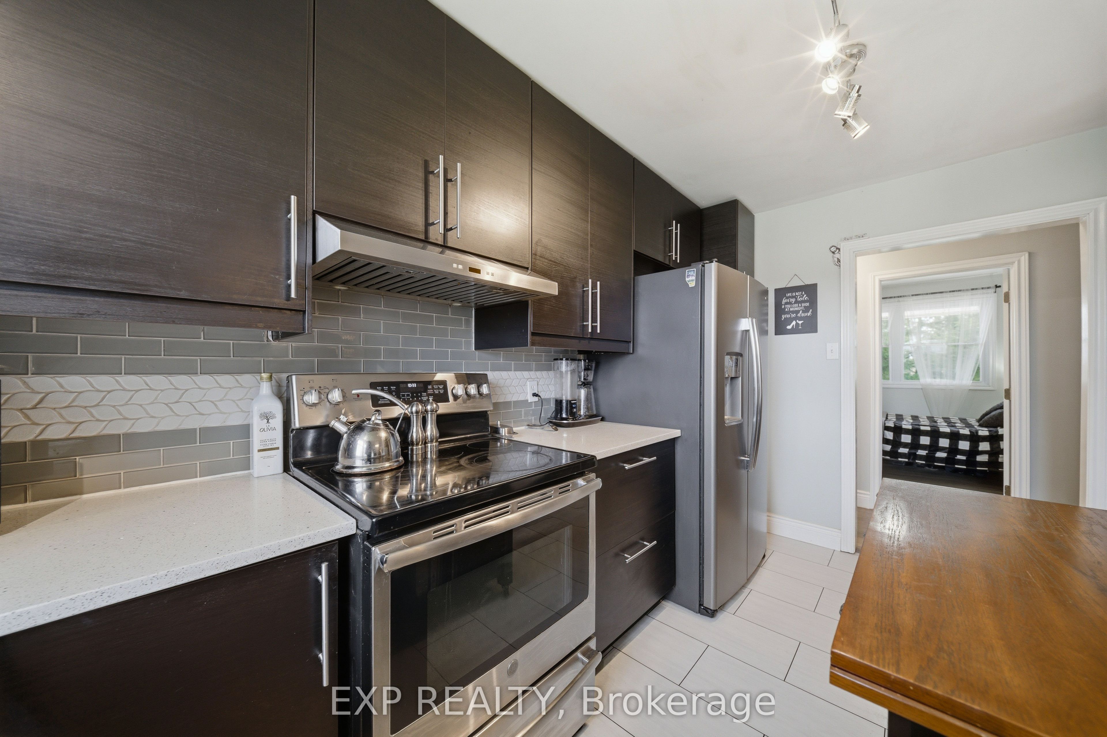 6892 Boundary Road Property Photo 10