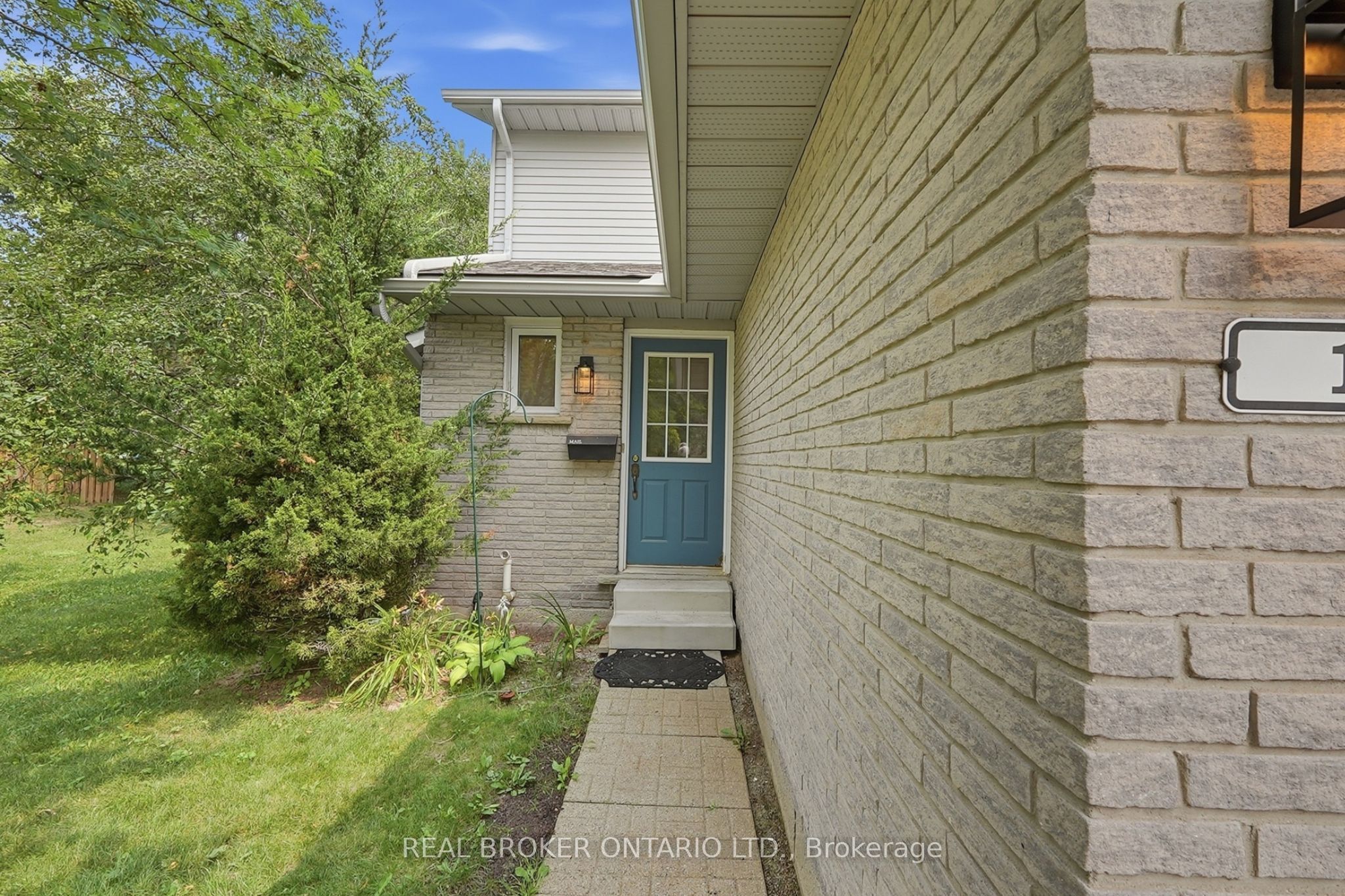 435 Kingscourt Drive 1 Property Photo 7