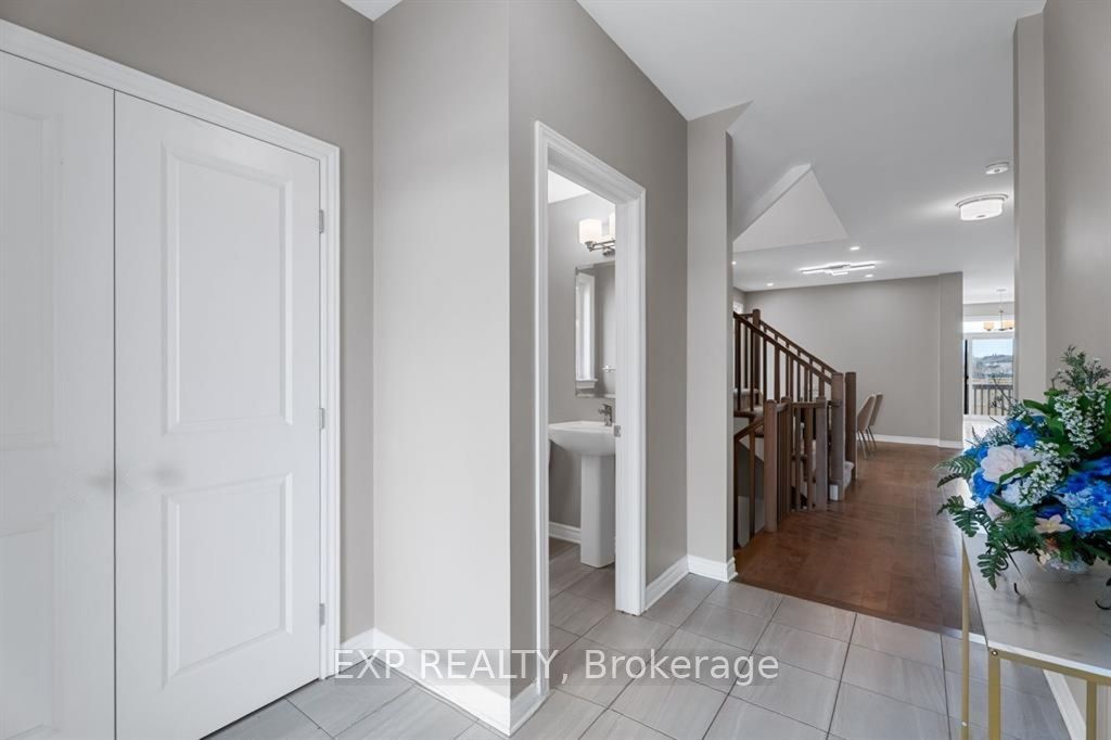 848 Snowdrop Crescent Property Photo 2