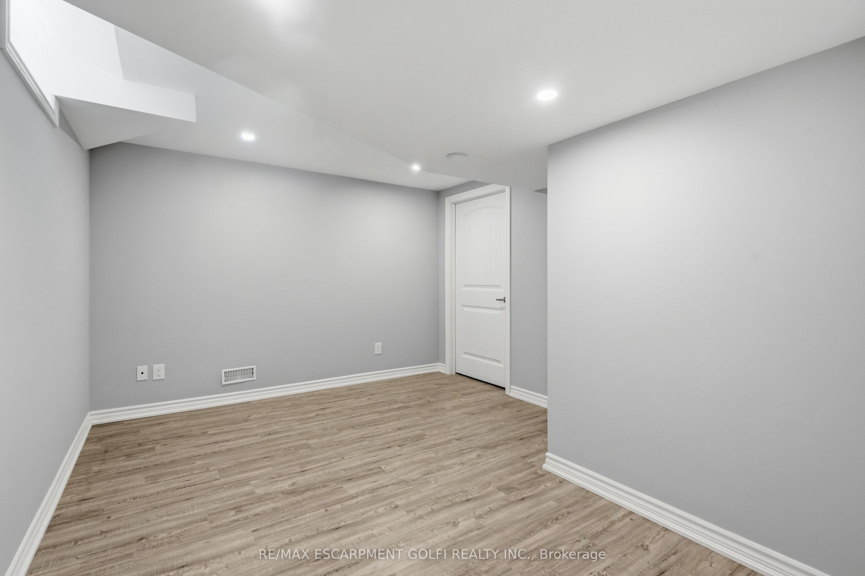 100 Springstead Avenue Property Photo 24